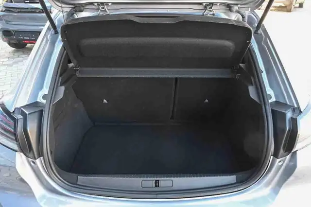 Peugeot 208 view 8