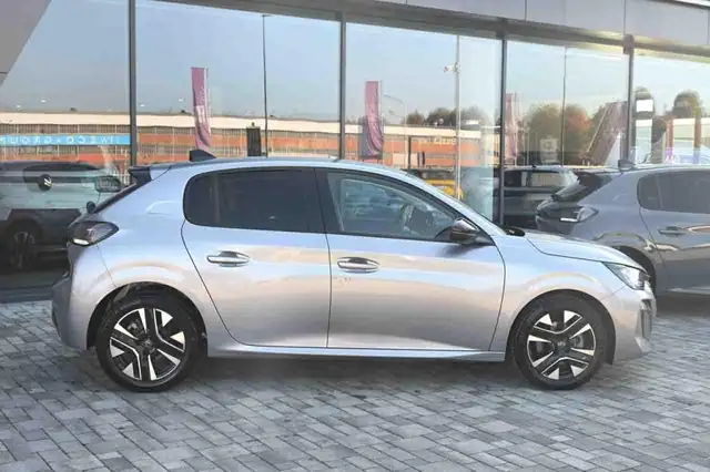 Peugeot 208 view 4