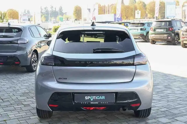 Peugeot 208 view 6