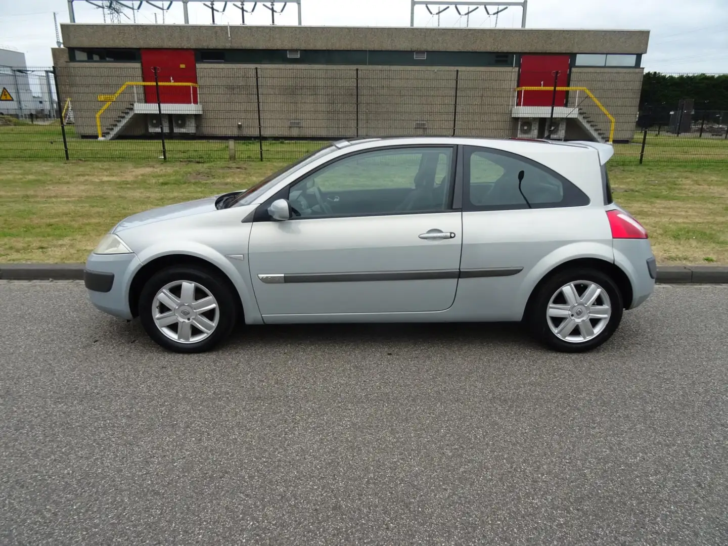Renault Megane 1.6-16V Privilège Luxe Grijs - 2