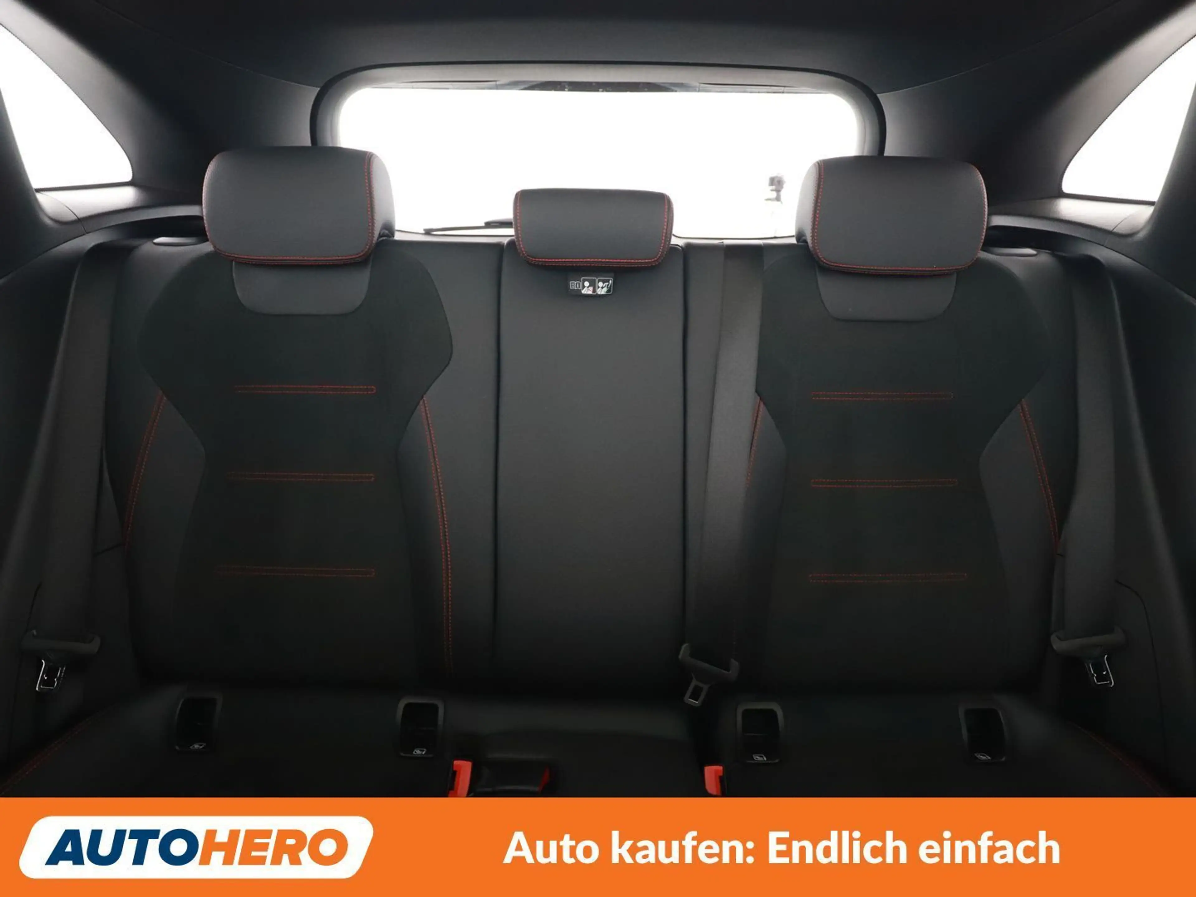 Mercedes-Benz GLA 200 GLA 200 d AMG Line — photo 15
