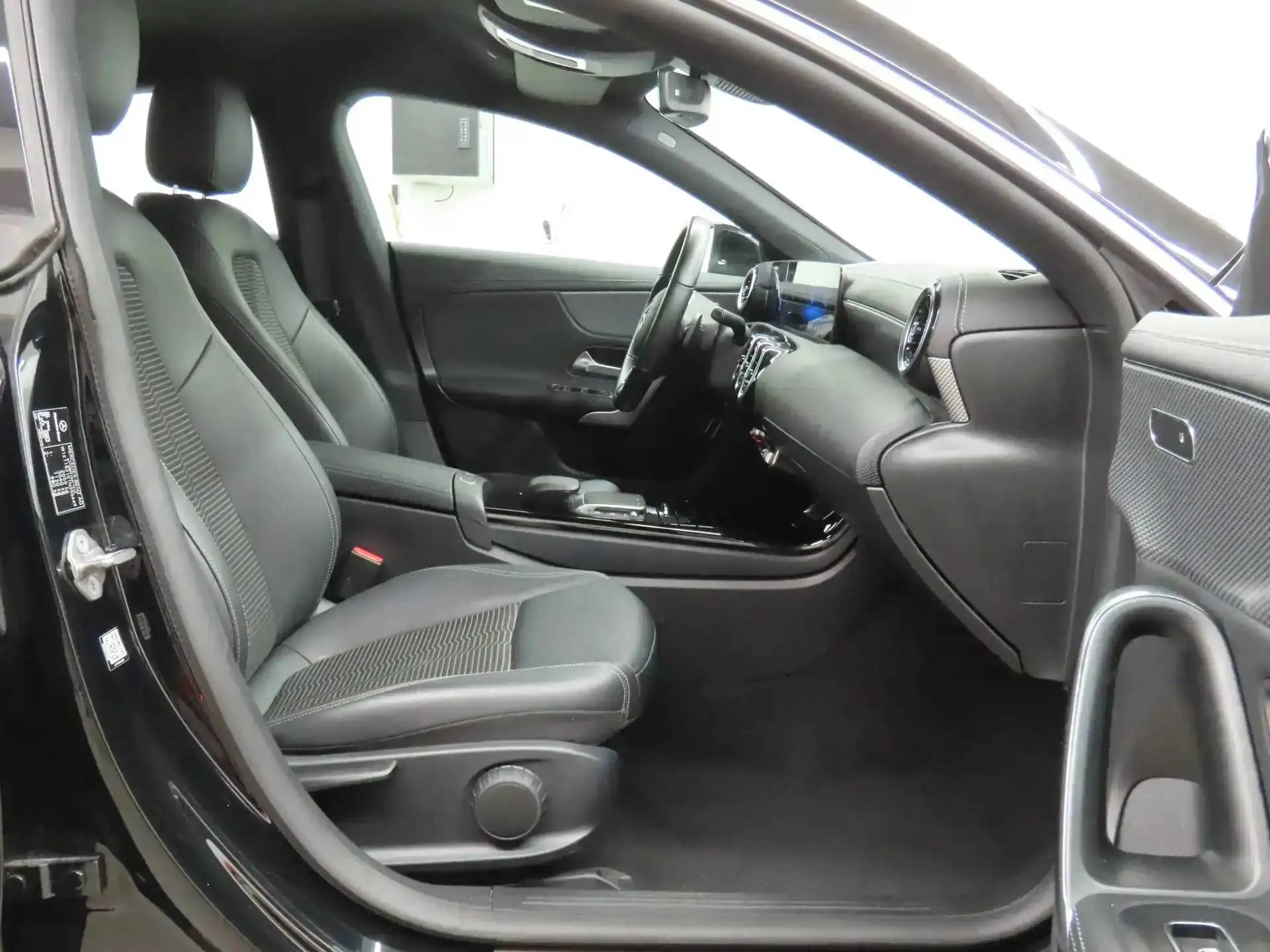 Mercedes-Benz CLA 180 d 8GTRONIC **FULL LED-CAMERA-CRUISE-NAVI** — photo 6