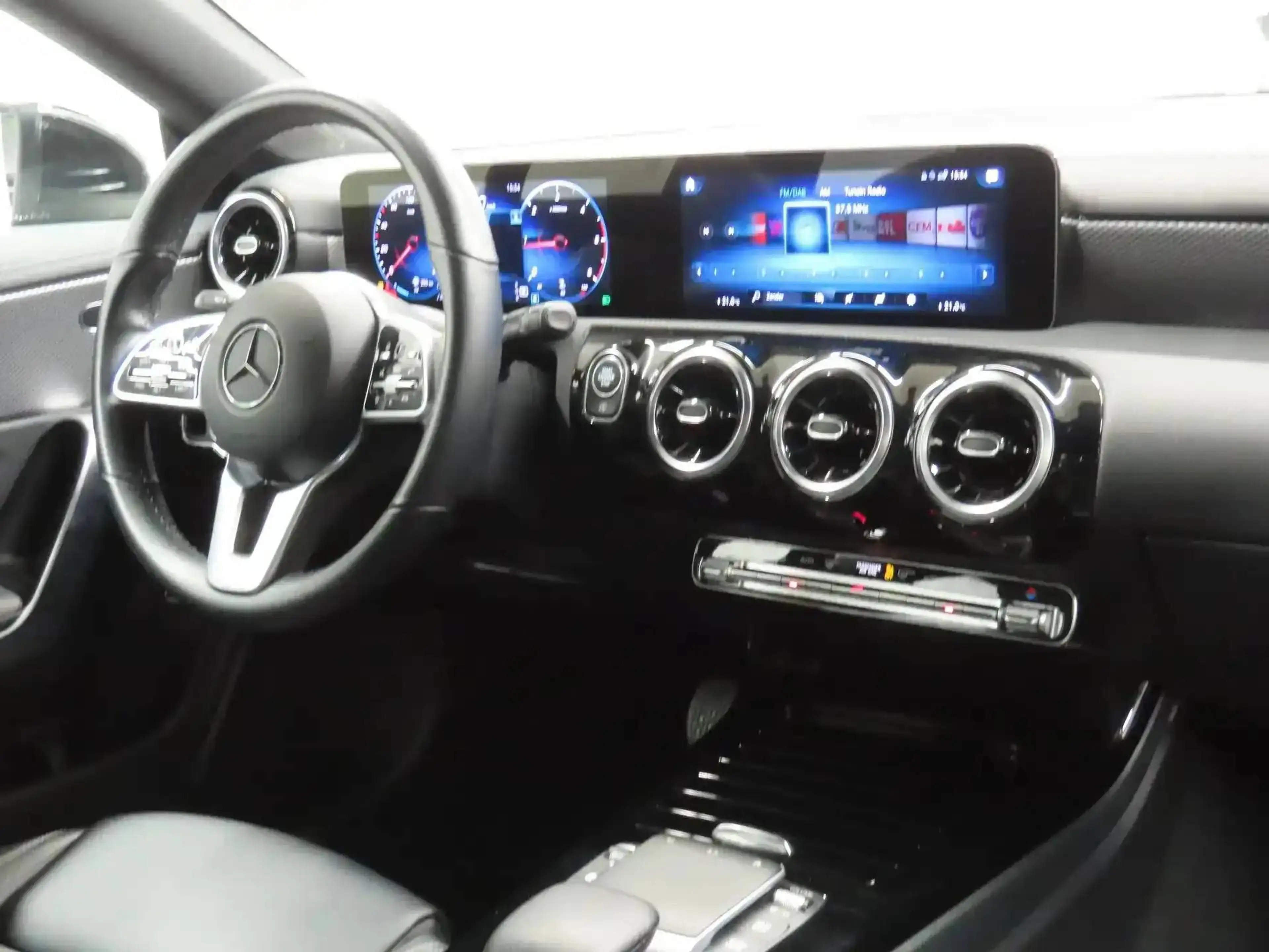 Mercedes-Benz CLA 180 d 8GTRONIC **FULL LED-CAMERA-CRUISE-NAVI** — photo 7