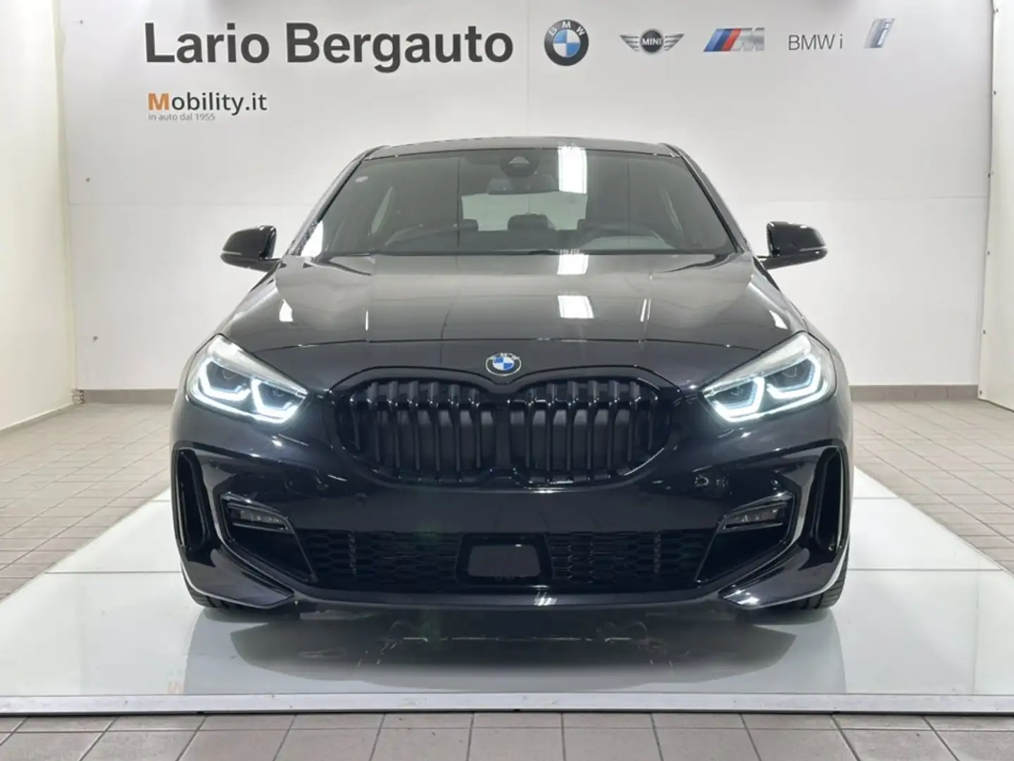BMW 118 d Msport auto Zwart - 2