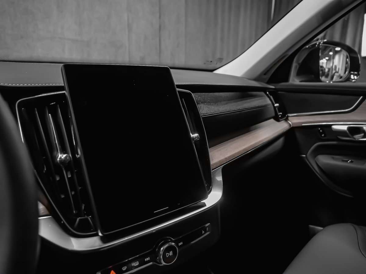 2026 Volvo XC90 Plus 7-Seater (Dark Theme) thumb 11