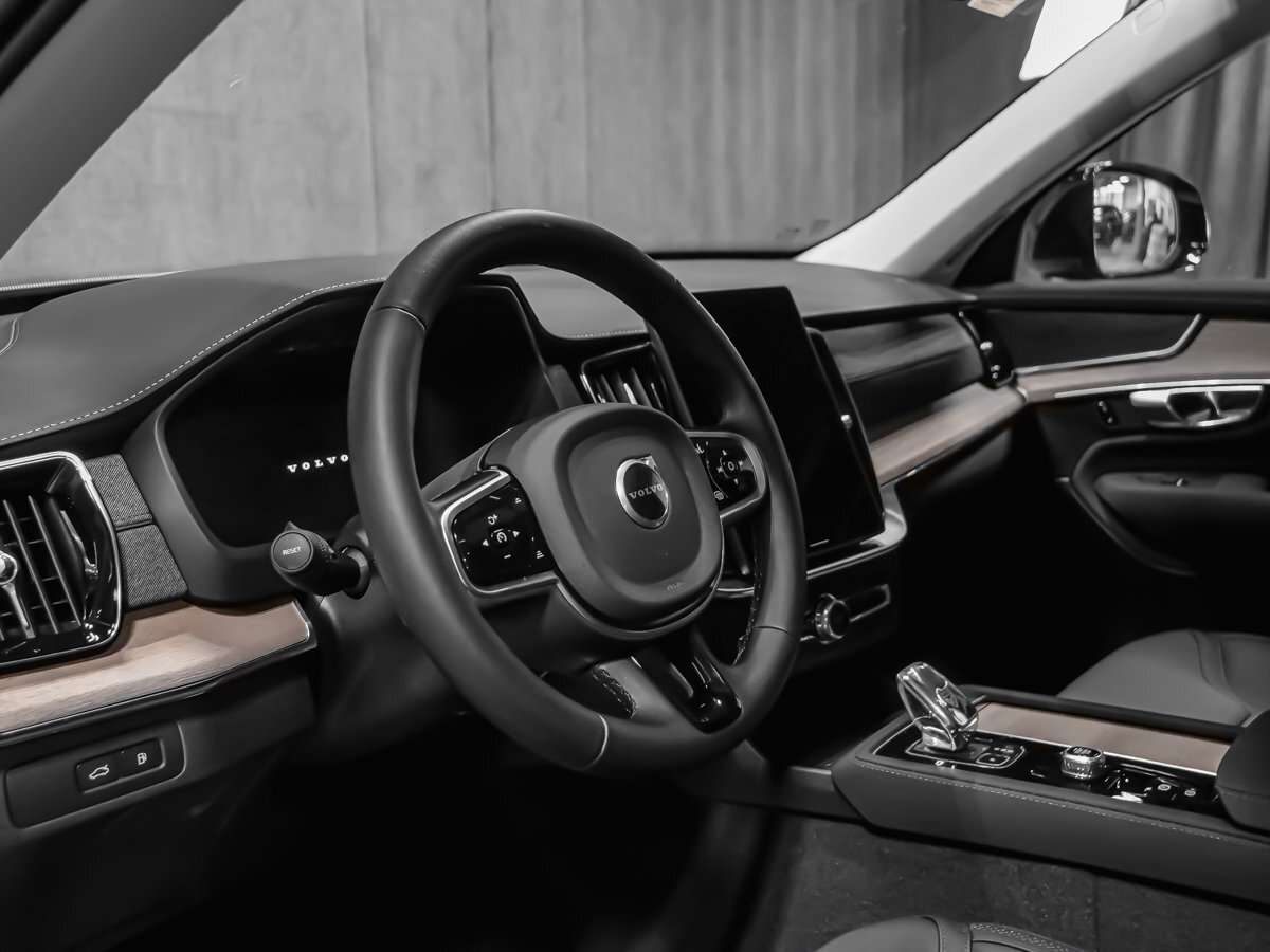 2026 Volvo XC90 Plus 7-Seater (Dark Theme) thumb 9