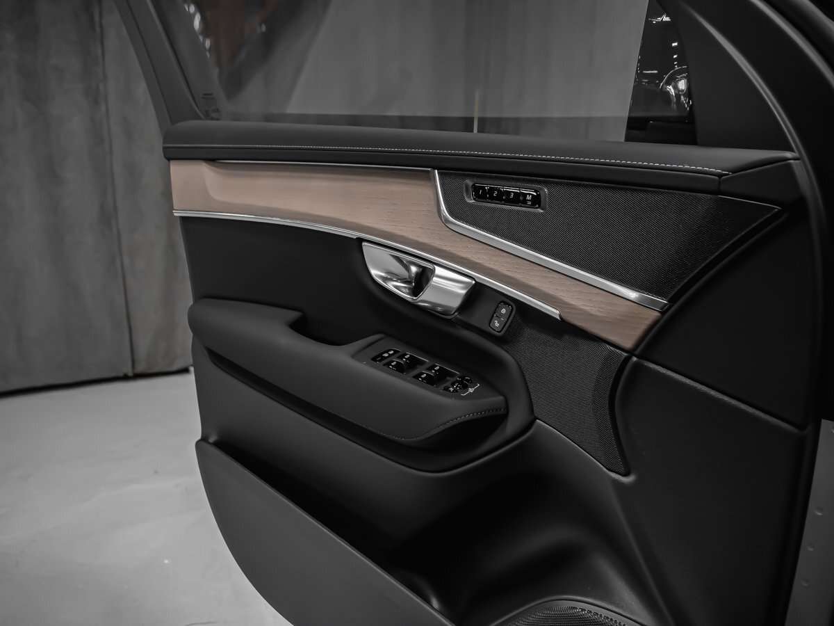 2026 Volvo XC90 Plus 7-Seater (Dark Theme) thumb 10