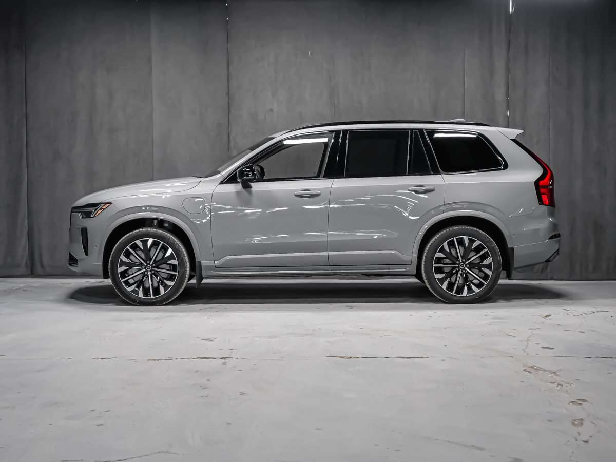 2026 Volvo XC90 Plus 7-Seater (Dark Theme) alt 5
