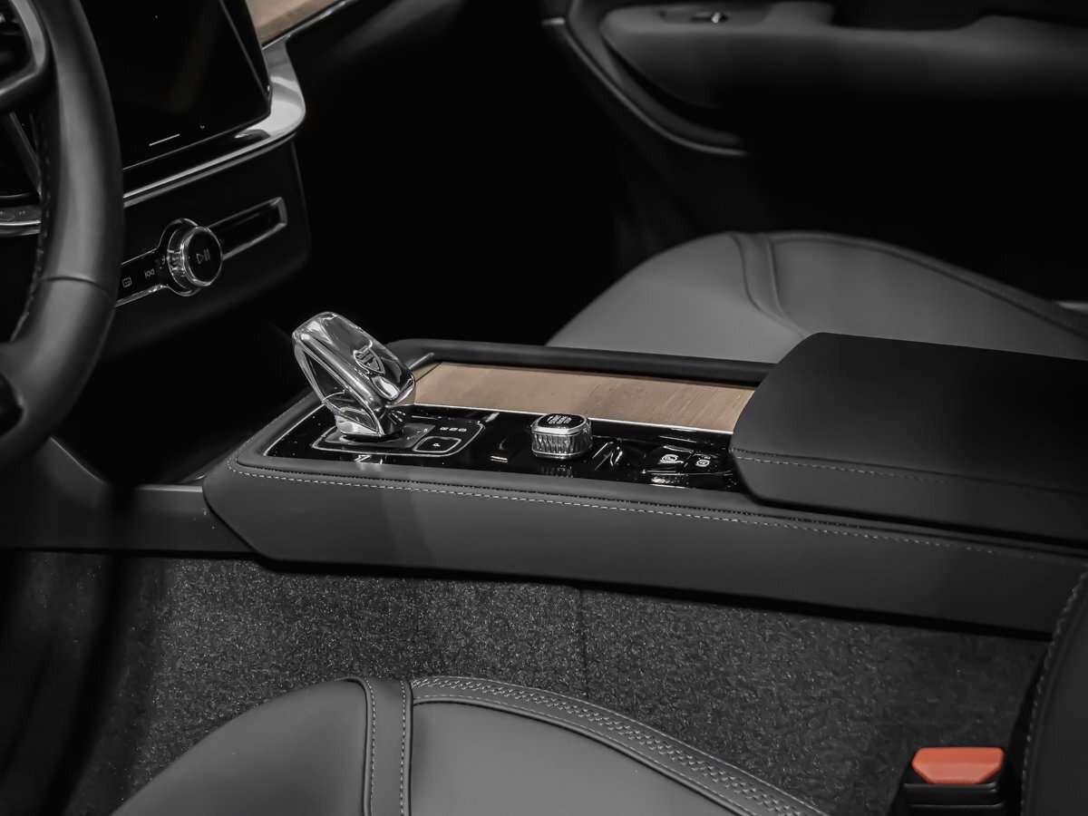 2026 Volvo XC90 Plus 7-Seater (Dark Theme) thumb 8
