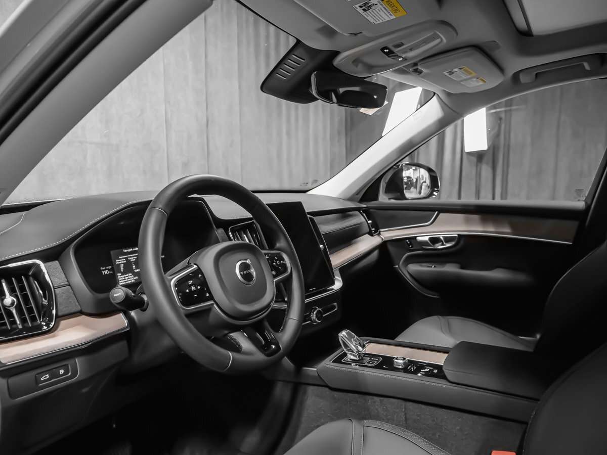 2026 Volvo XC90 Plus 7-Seater (Dark Theme) thumb 7