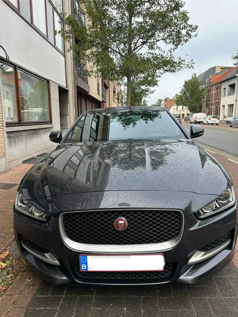 Jaguar XE XE E-Performance Aut. R-Sport Grijs - 1