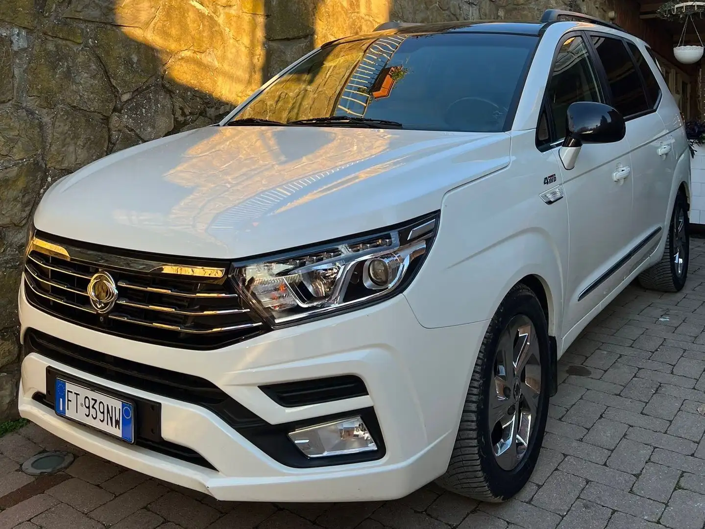 SsangYong Rodius Rodius 2014 2.2 d Classy pelle 4wd auto my18 Bianco - 2