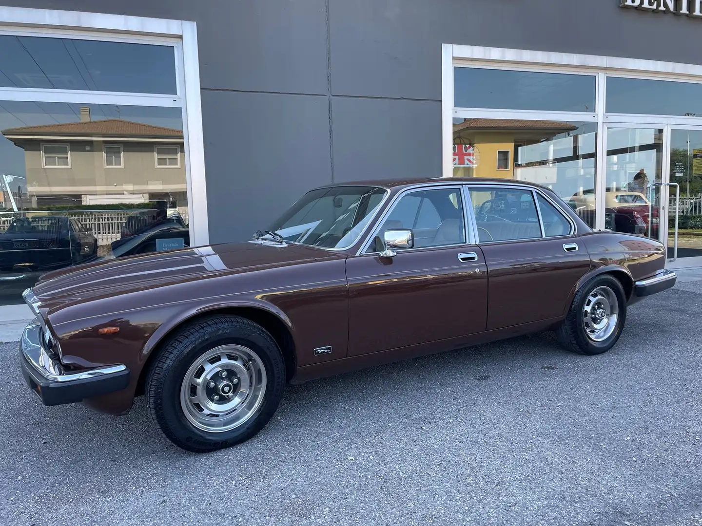 Jaguar XJ6 4.2 Hnědá - 2