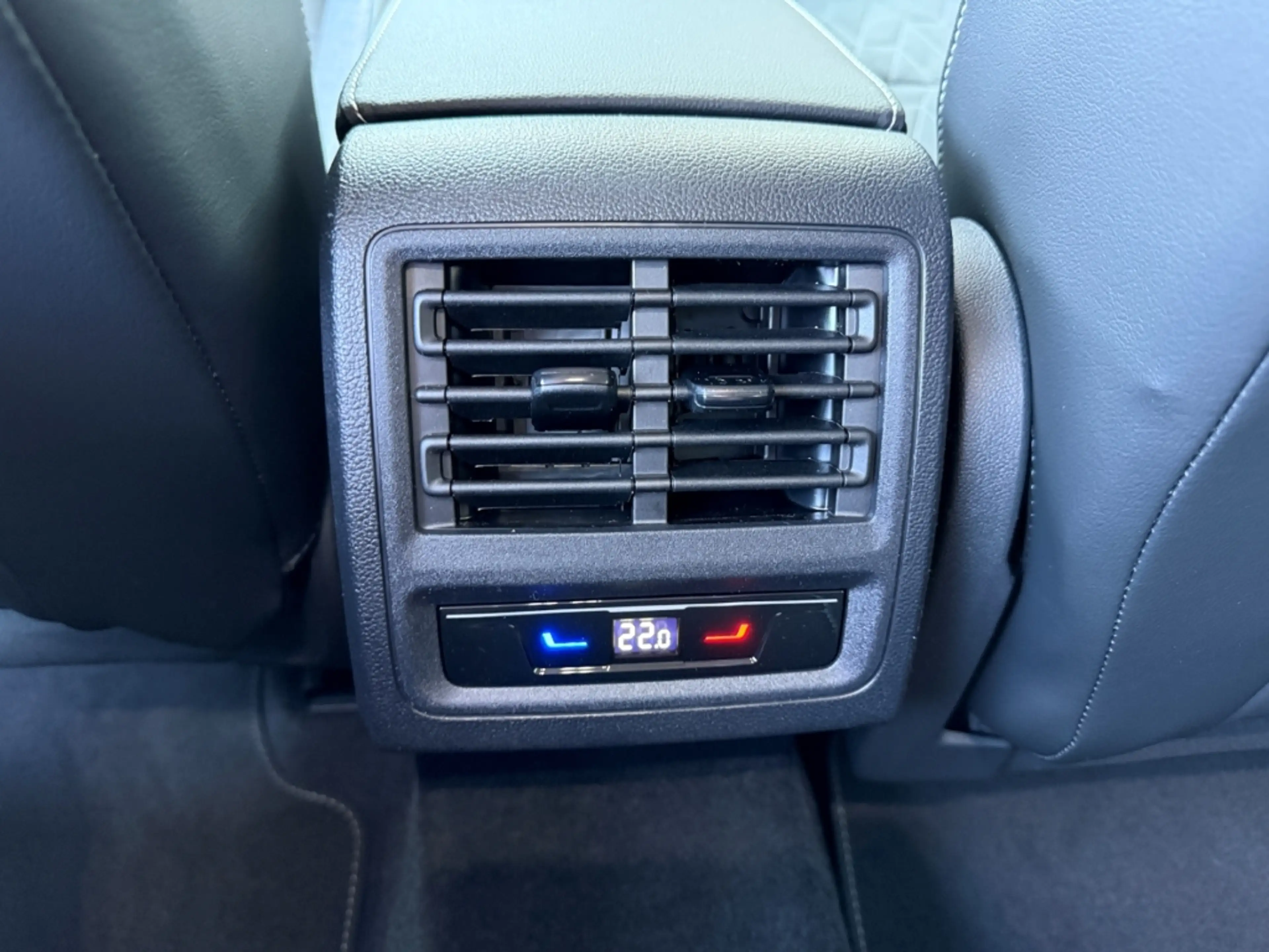 Volkswagen Golf VIII Energy 1.5 eTSI DSG LED Navi AHK ACC SHZ Klim — photo 14