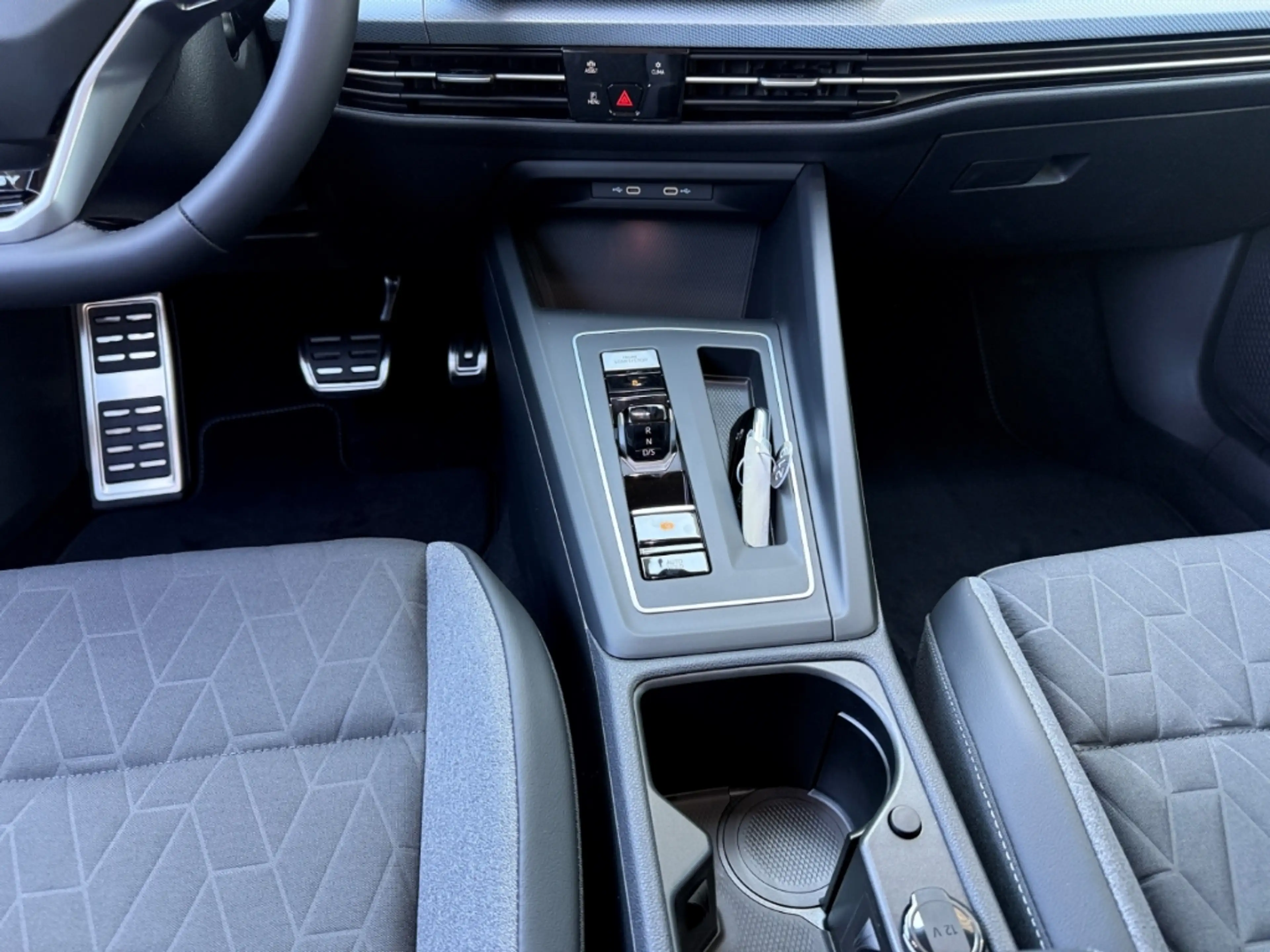 Volkswagen Golf VIII Energy 1.5 eTSI DSG LED Navi AHK ACC SHZ Klim — photo 8