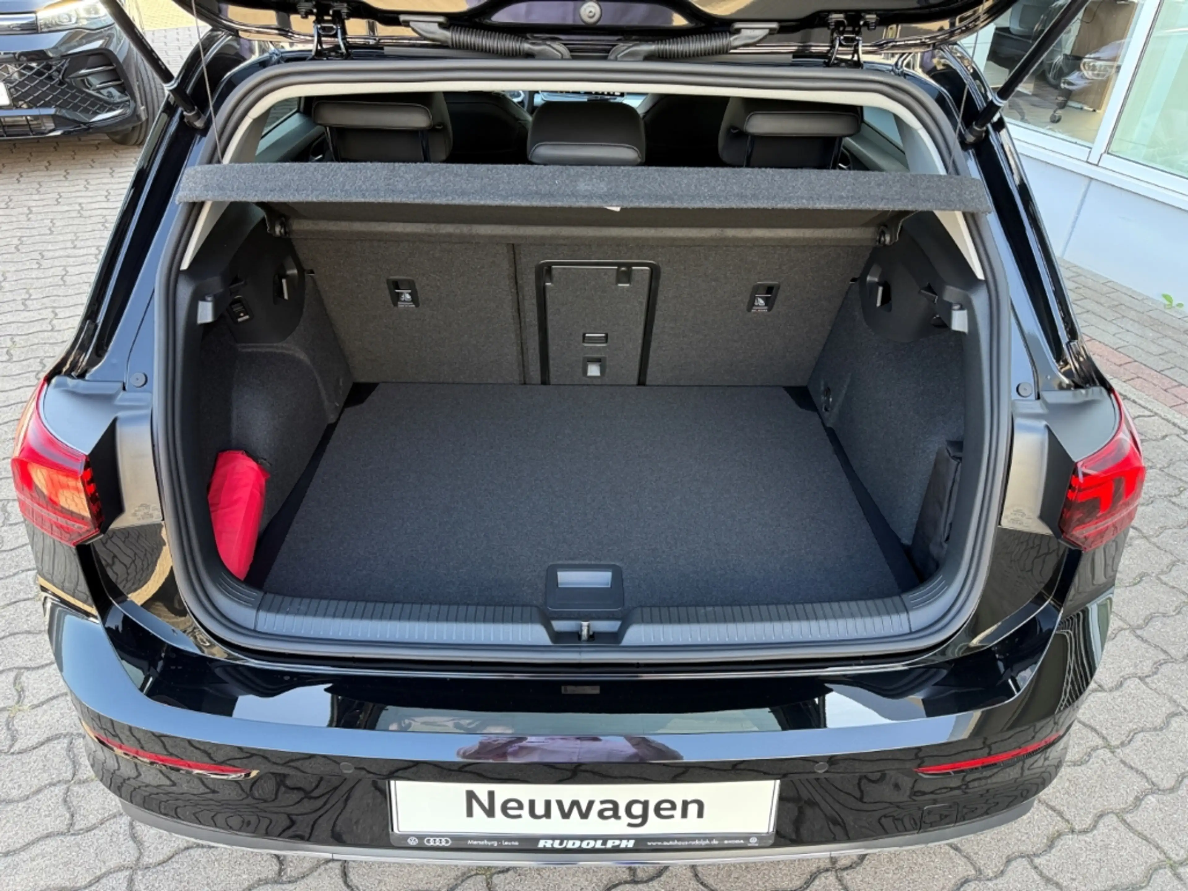 Volkswagen Golf VIII Energy 1.5 eTSI DSG LED Navi AHK ACC SHZ Klim — photo 12