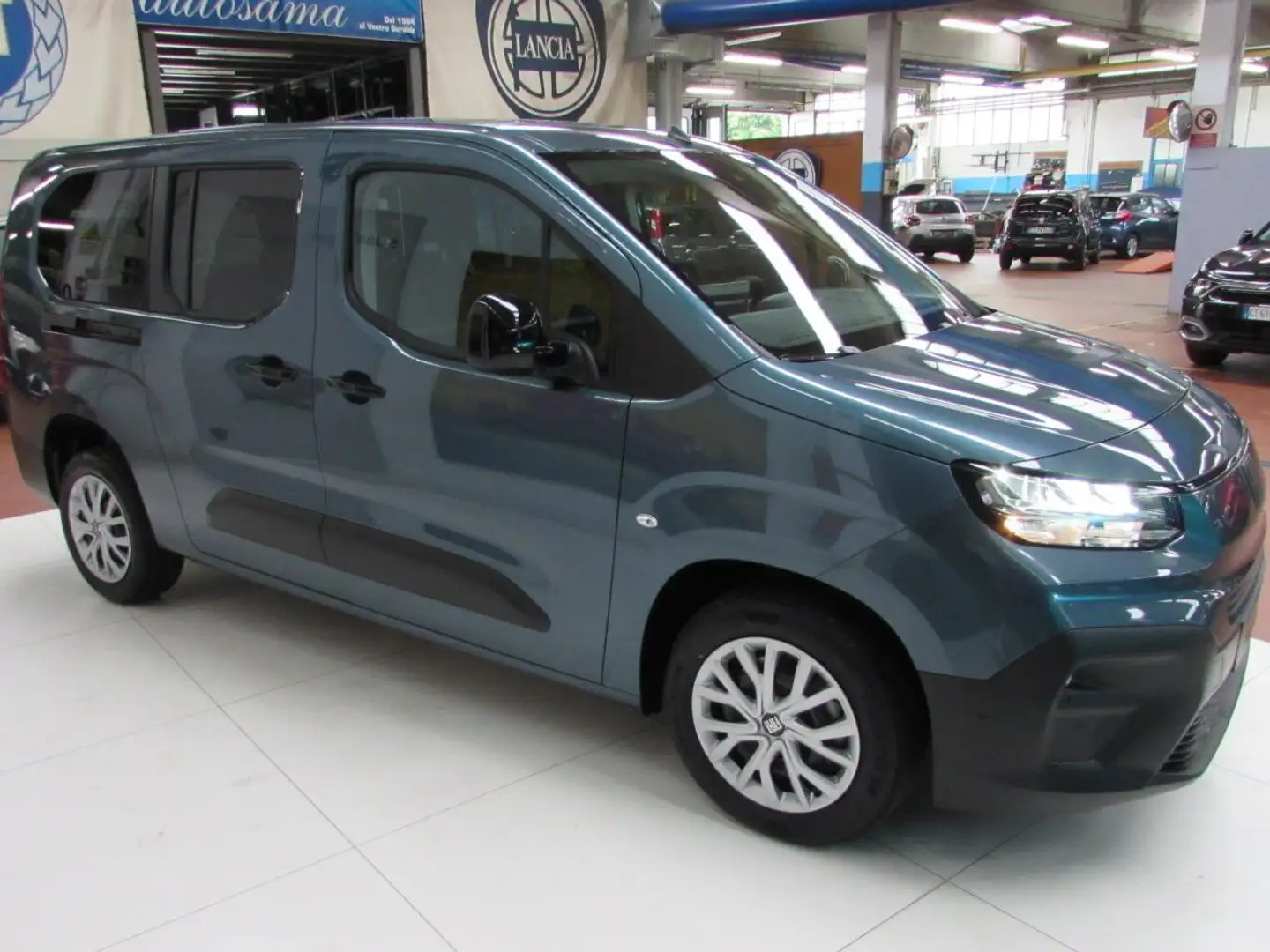 Fiat Doblo Passo Lungo 1.5 d 130cv 7POSTI KM ZERO Blauw - 2