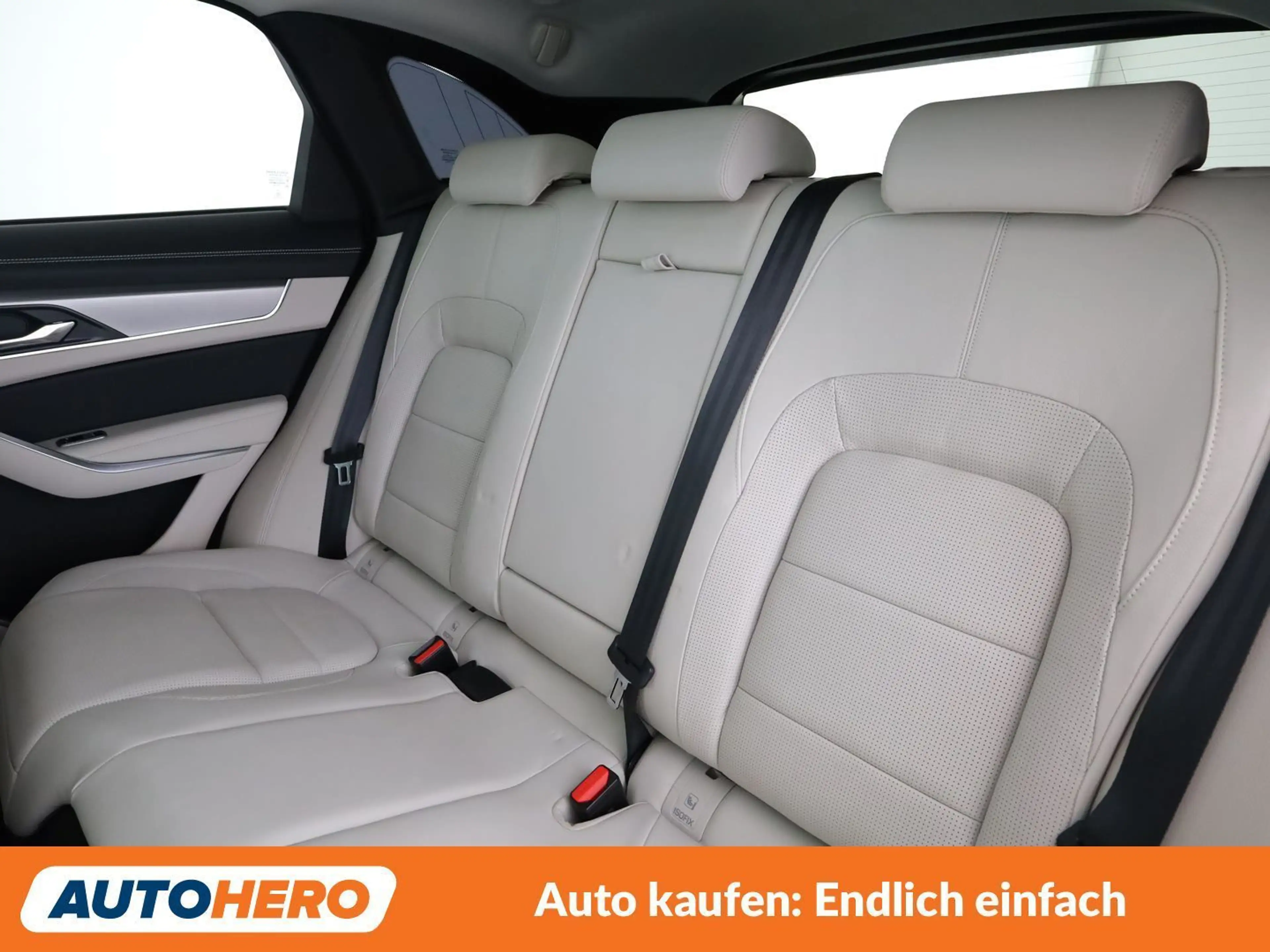 Jaguar F-Pace P400e Plug-in Hybrid R-Dynamic SE AWD — photo 14