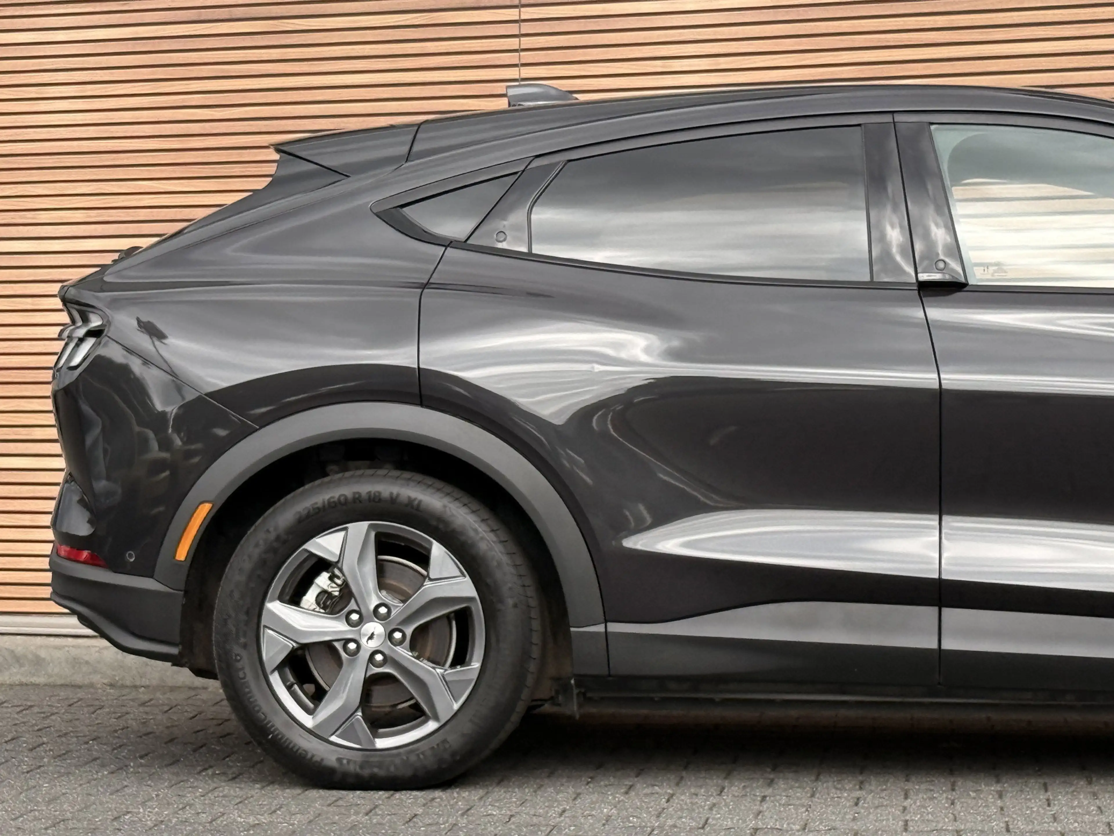 Ford Mustang Mach-E RWD 75 kWh — photo 16