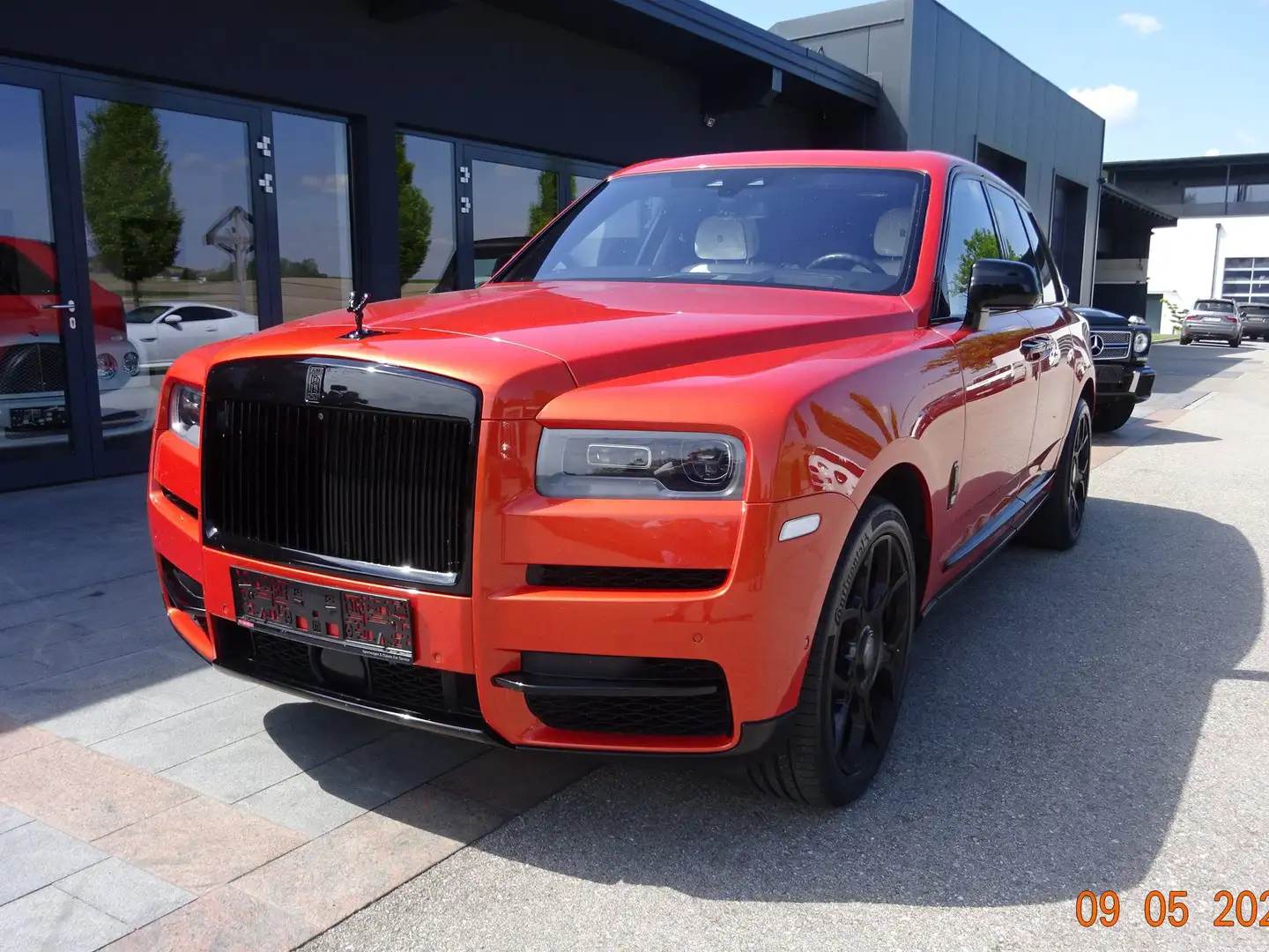 Rolls-Royce Cullinan Sonderfarbe "Crystal over Orange" Narancs - 1