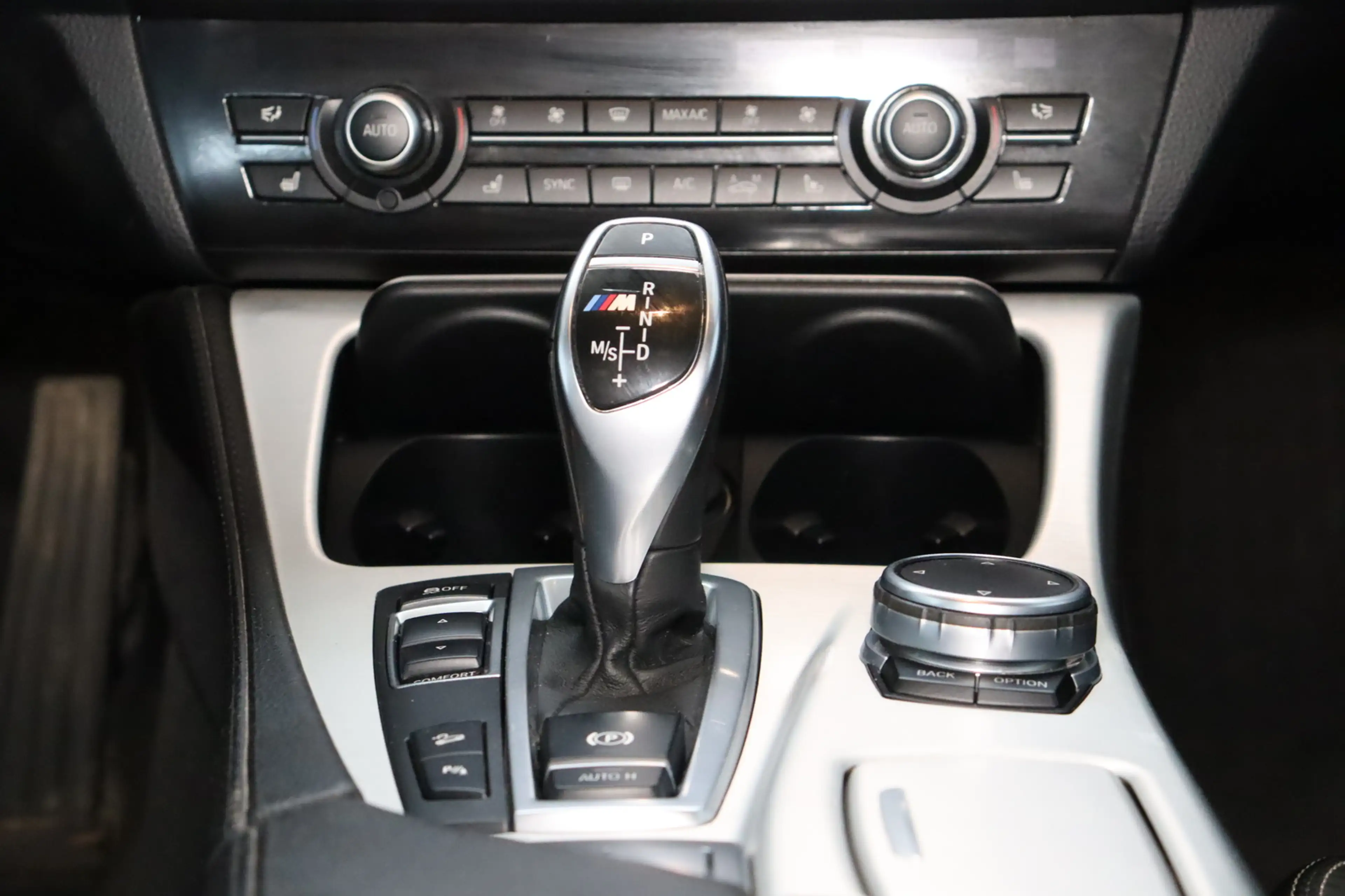BMW M550 d Touring xDrive * HUD * Leder — photo 13