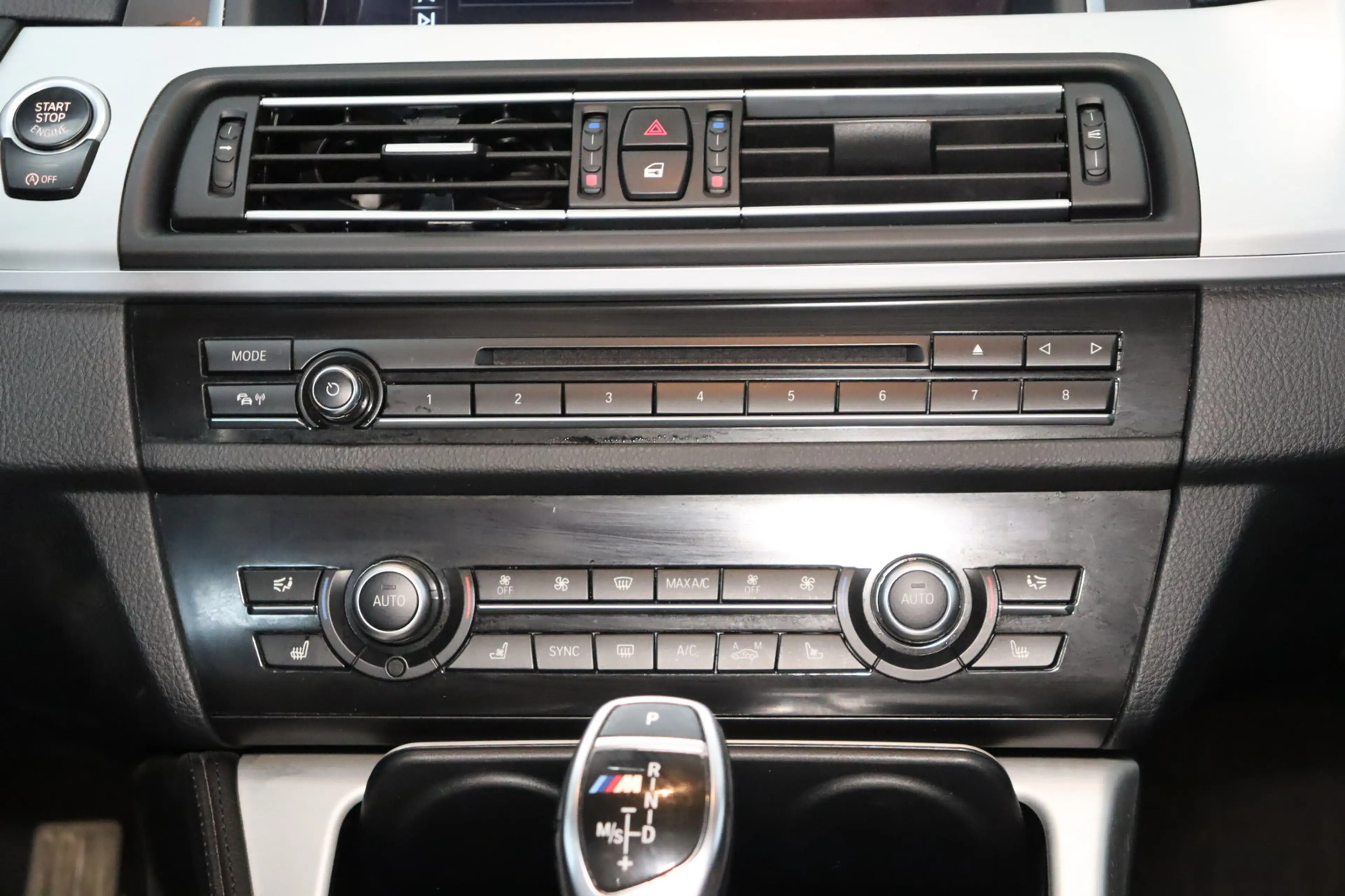BMW M550 d Touring xDrive * HUD * Leder — photo 12