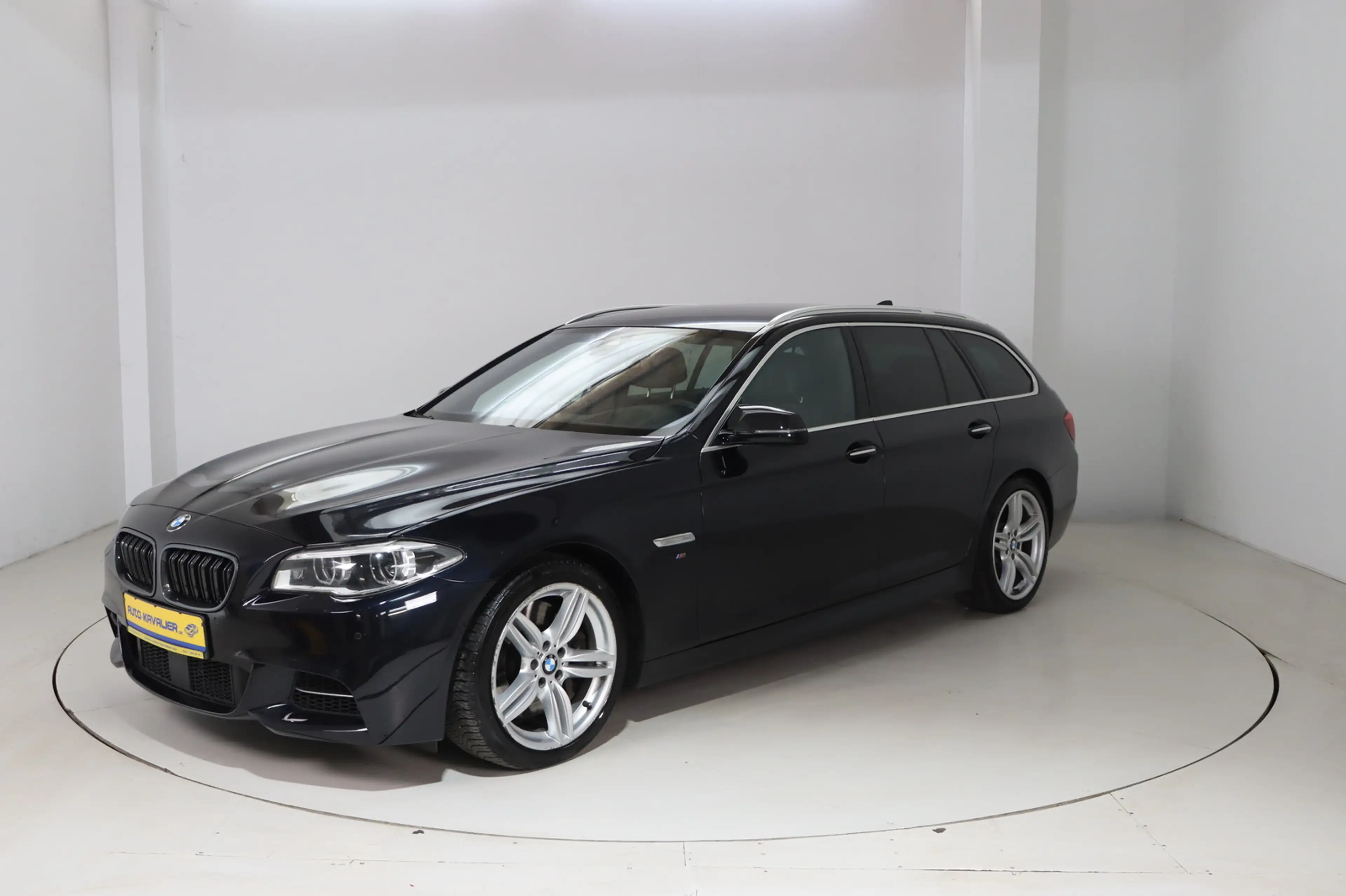 BMW M550 d Touring xDrive * HUD * Leder