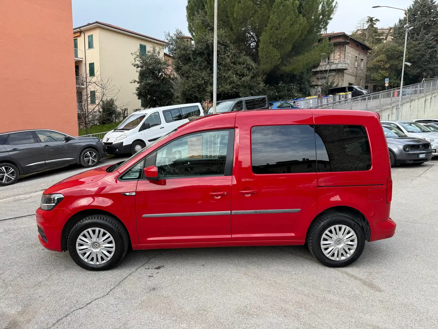 Volkswagen Caddy 2.0 TDI 102 CV Trendline Rouge - 2