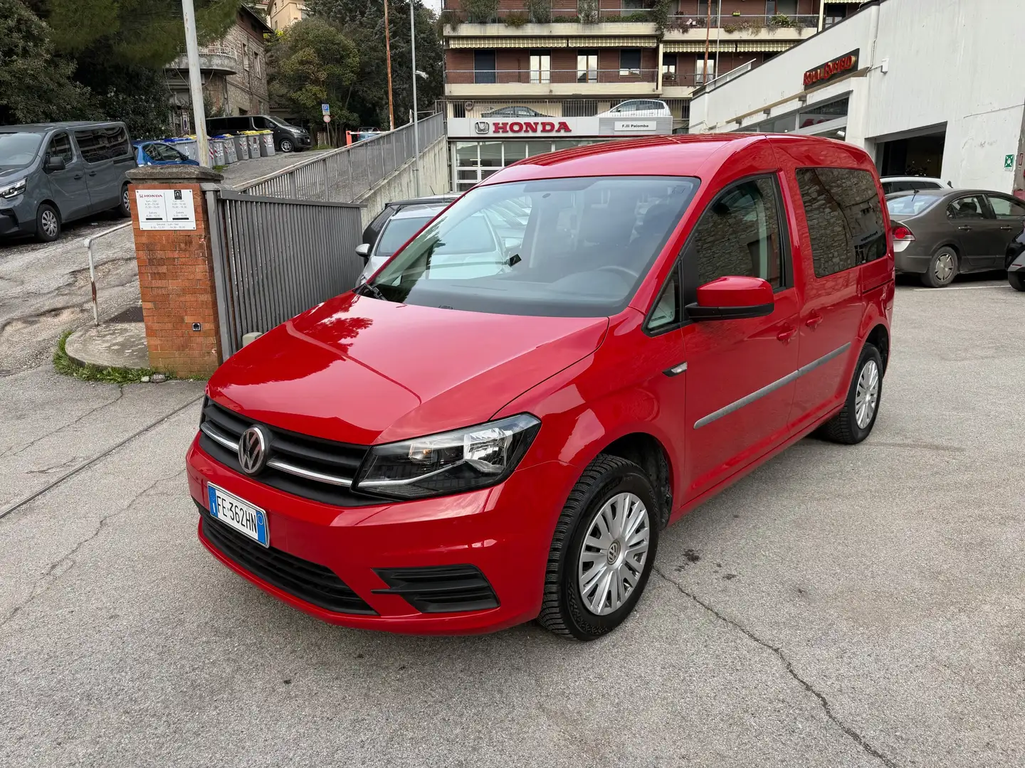 Volkswagen Caddy 2.0 TDI 102 CV Trendline Rouge - 1