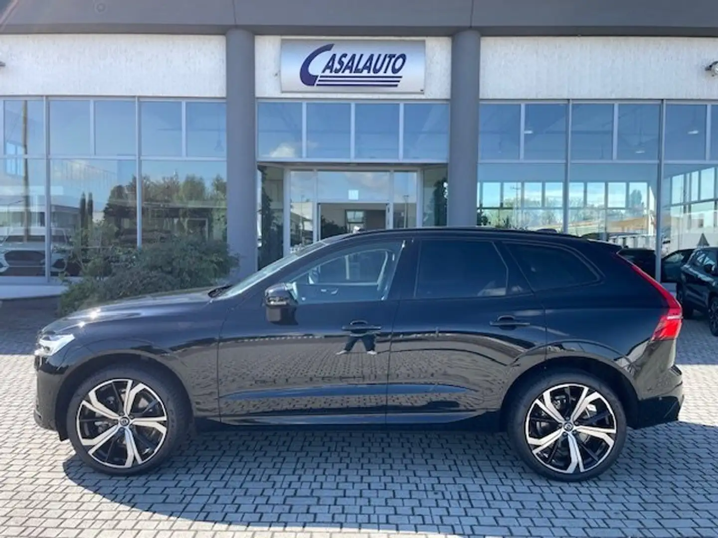 Volvo XC60 2.0 B4 (D) Plus Dark AWD auto TETTO/HARMAN K/360 Noir - 1