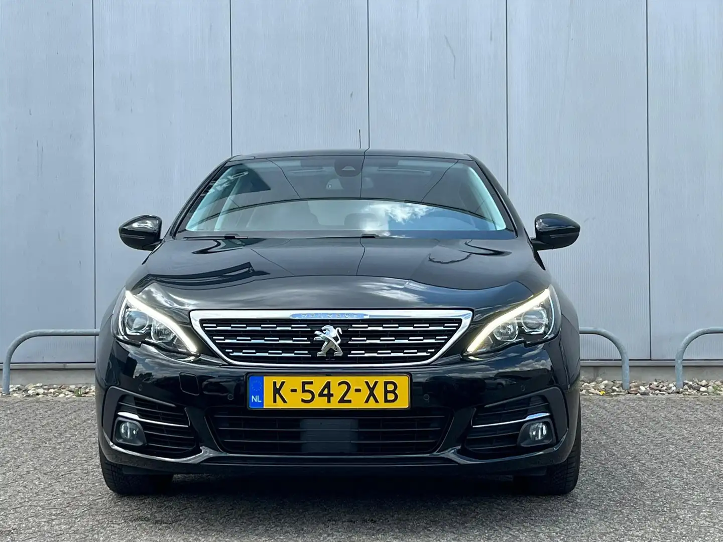 Peugeot 308 130pk Allure Navigatie | Panoramadak | Trekhaak Zwart - 2
