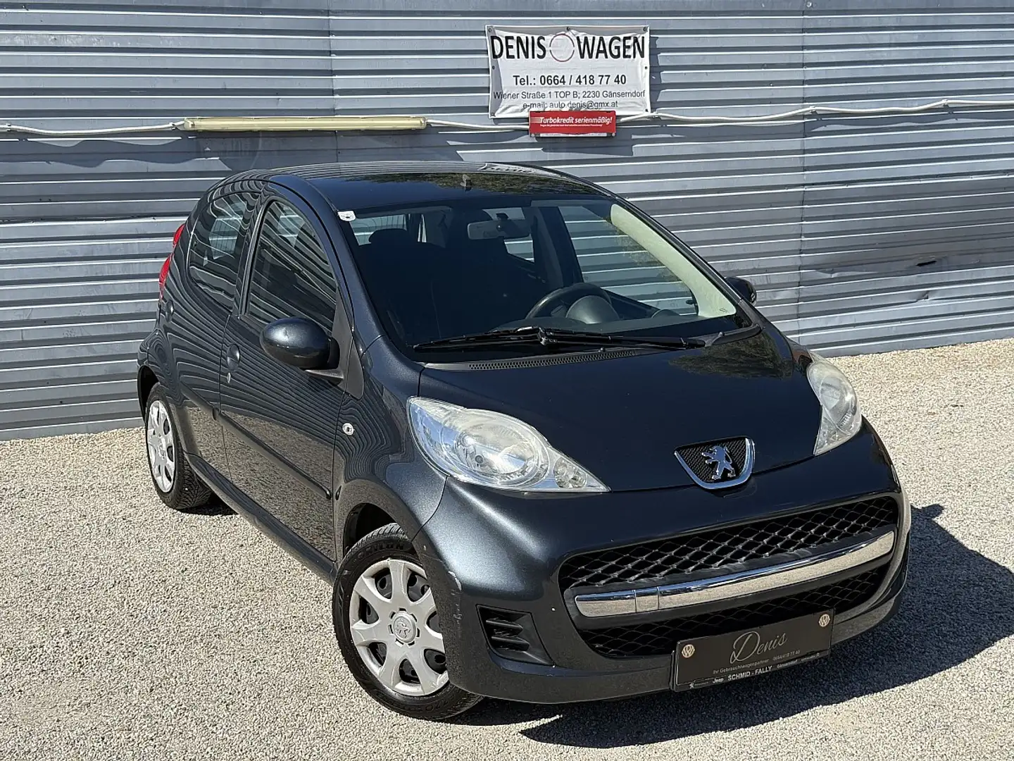 Peugeot 107 Urban 1,0 12V Schwarz - 1