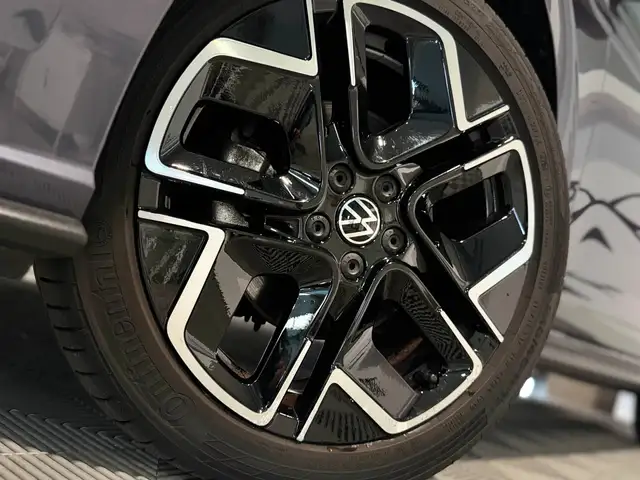 Volkswagen Polo view 9