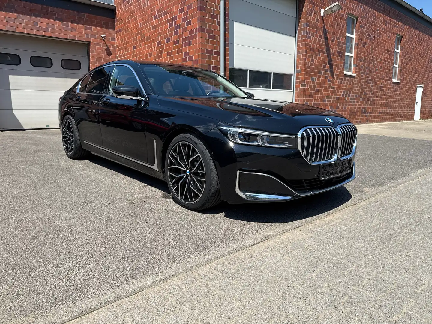 BMW 730 d   Luxury Line, Schiebedach, Head-up, ACC, 1.Hand Noir - 1