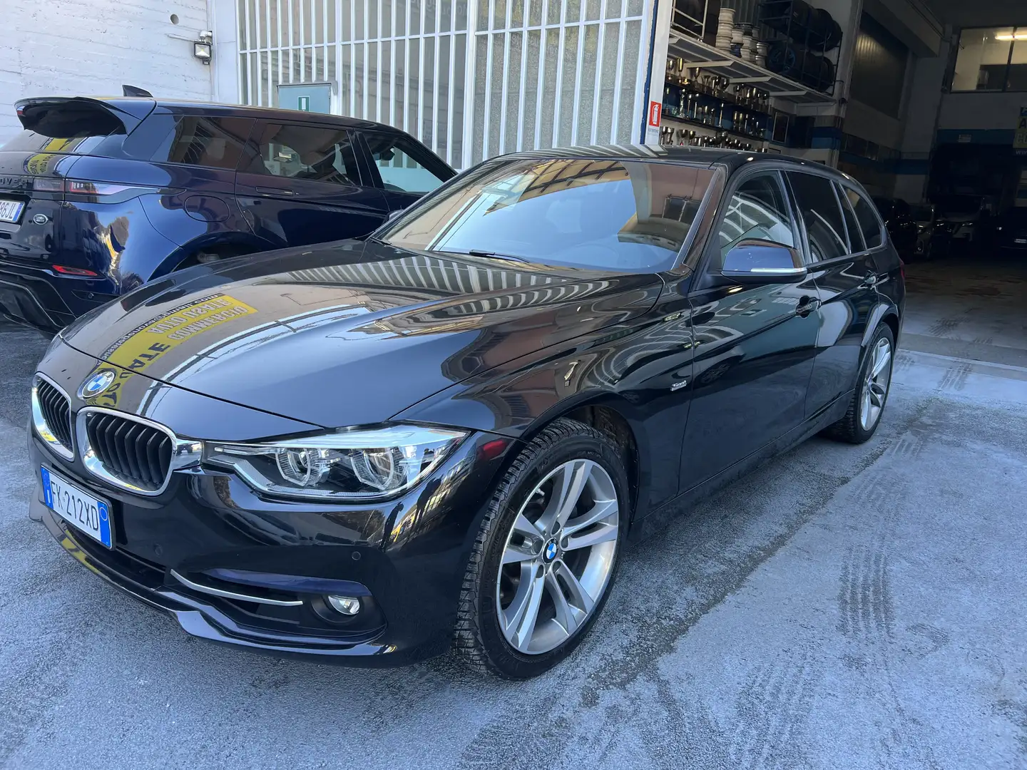 BMW 330 Serie Touring 330dA Xdrive Sport Schwarz - 1
