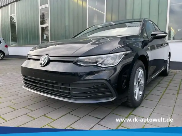 Volkswagen Golf VIII 2.0 TDI DSG LIFE NAVI KEYLESS LED ACC Fernlic