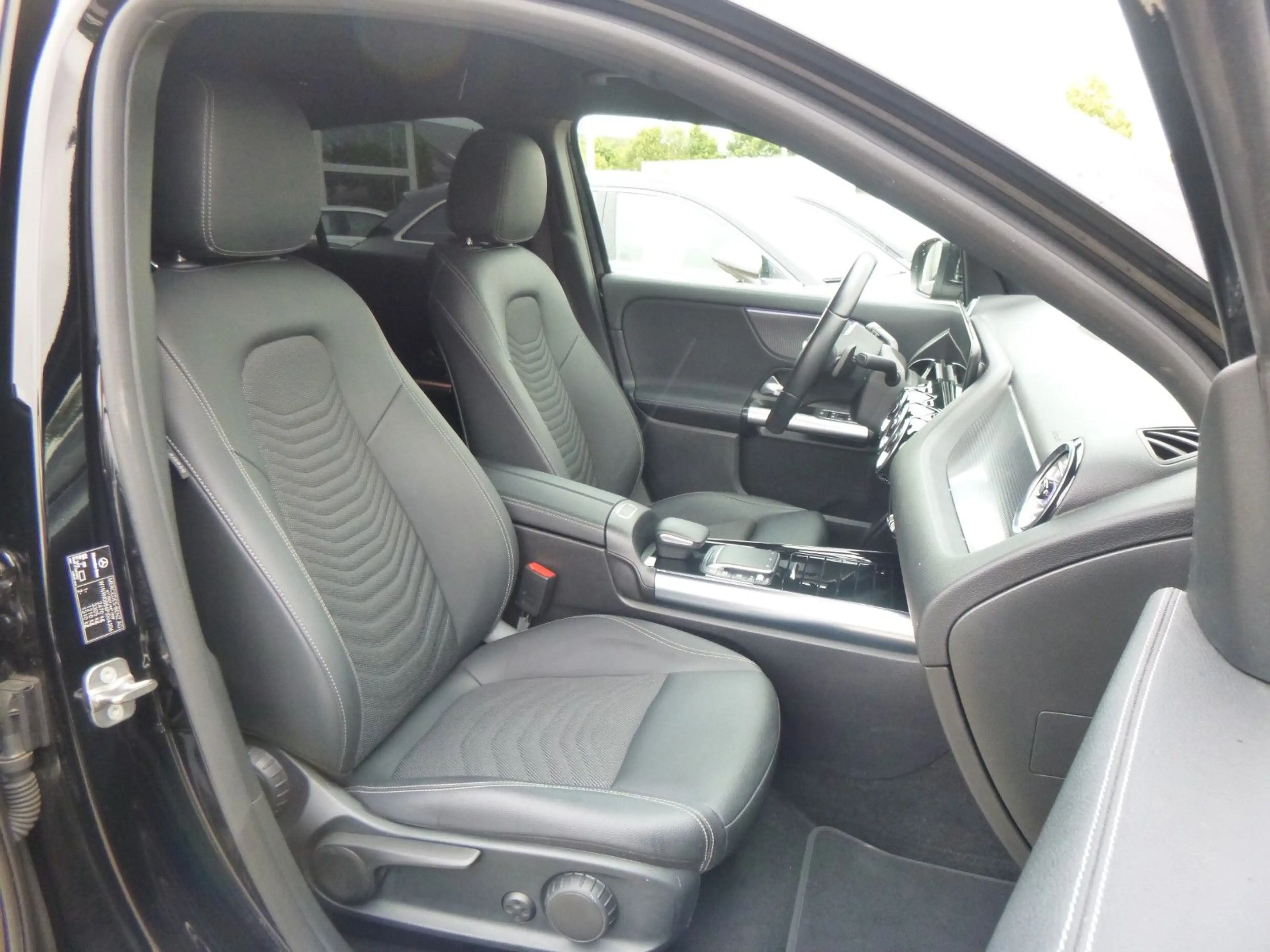 Mercedes-Benz EQA 250 Progressive 66,5 kWh/MBUX Navi/KAM/LED — photo 14