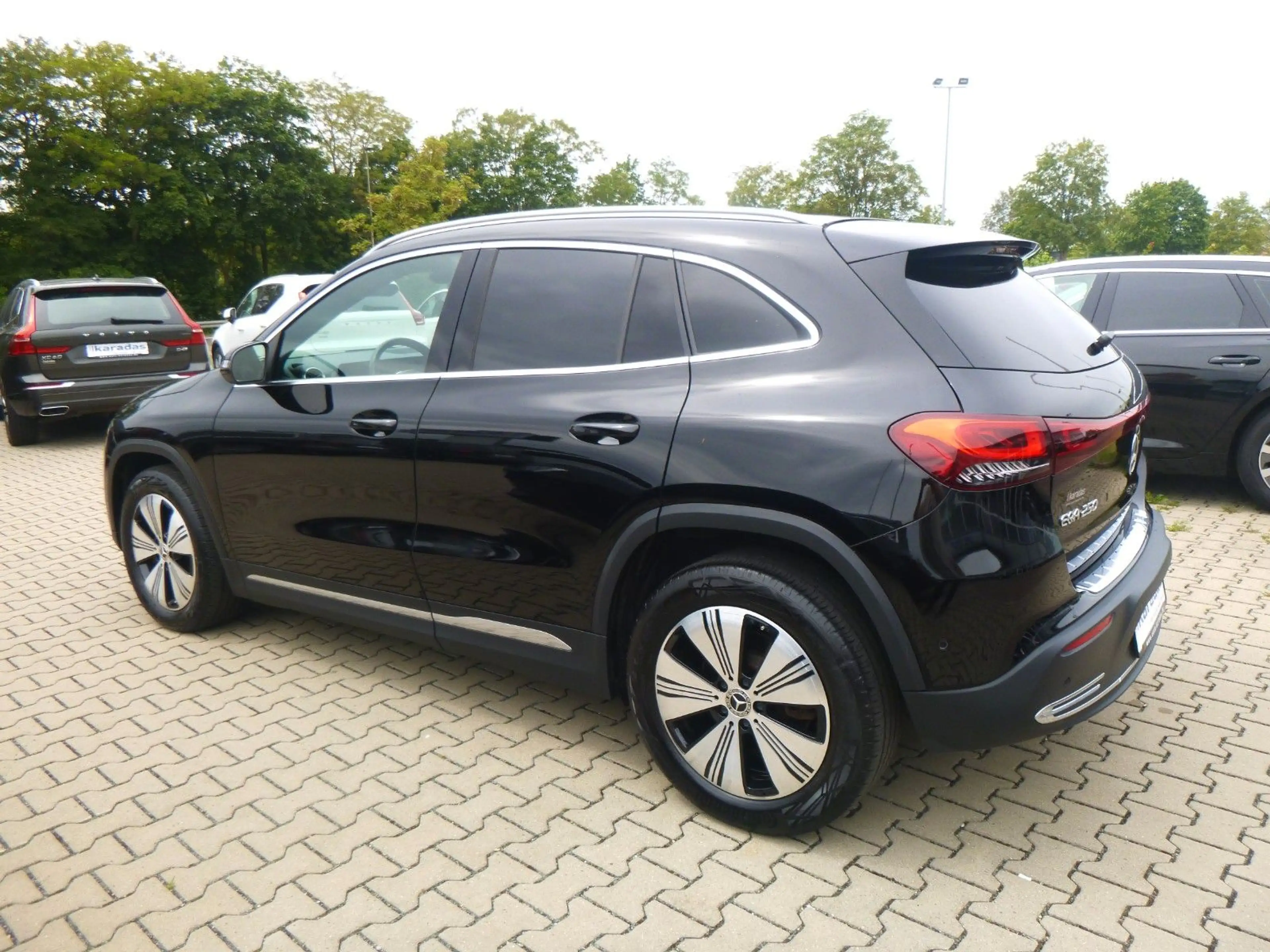 Mercedes-Benz EQA 250 Progressive 66,5 kWh/MBUX Navi/KAM/LED — photo 4