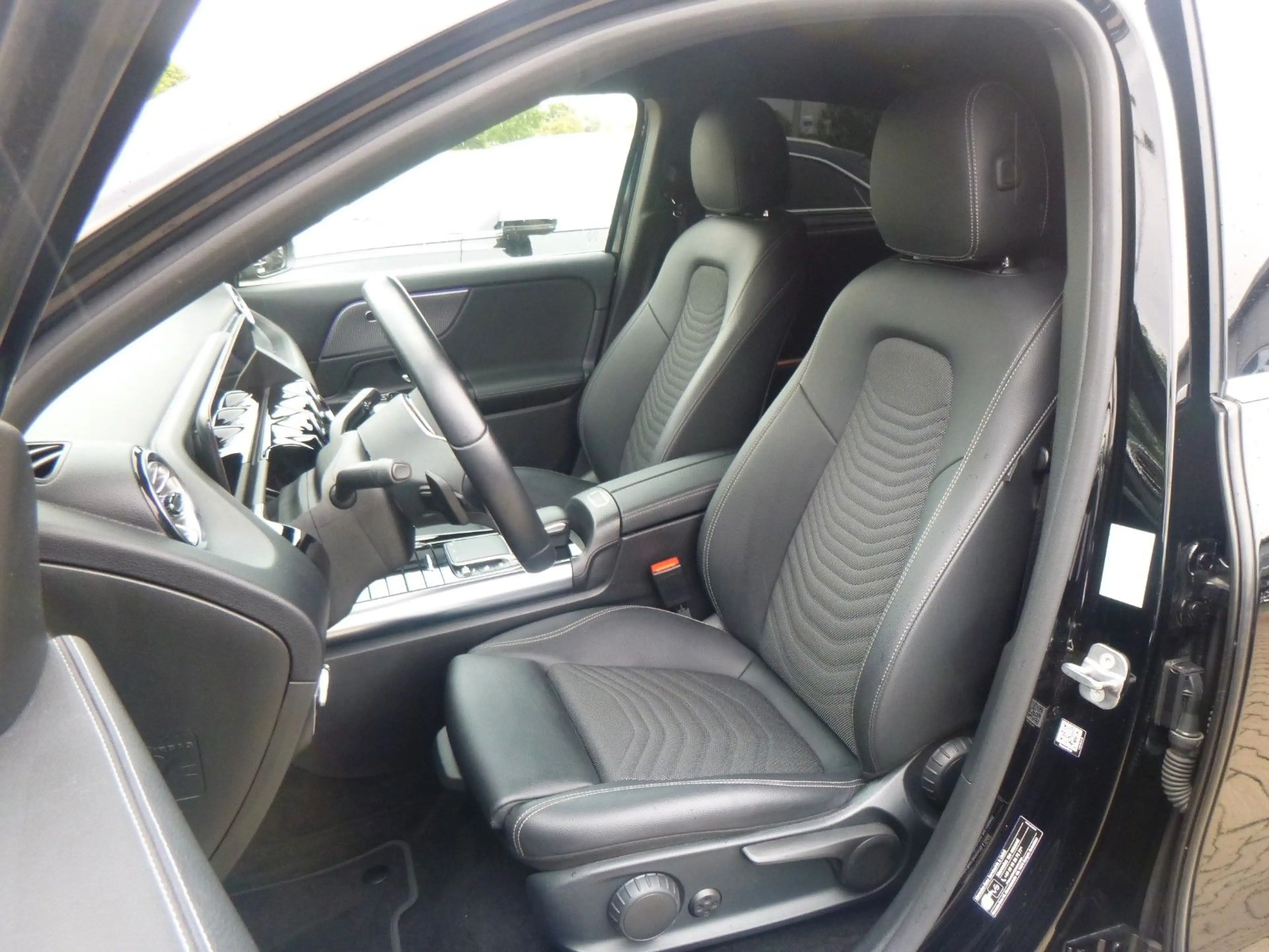 Mercedes-Benz EQA 250 Progressive 66,5 kWh/MBUX Navi/KAM/LED — photo 10