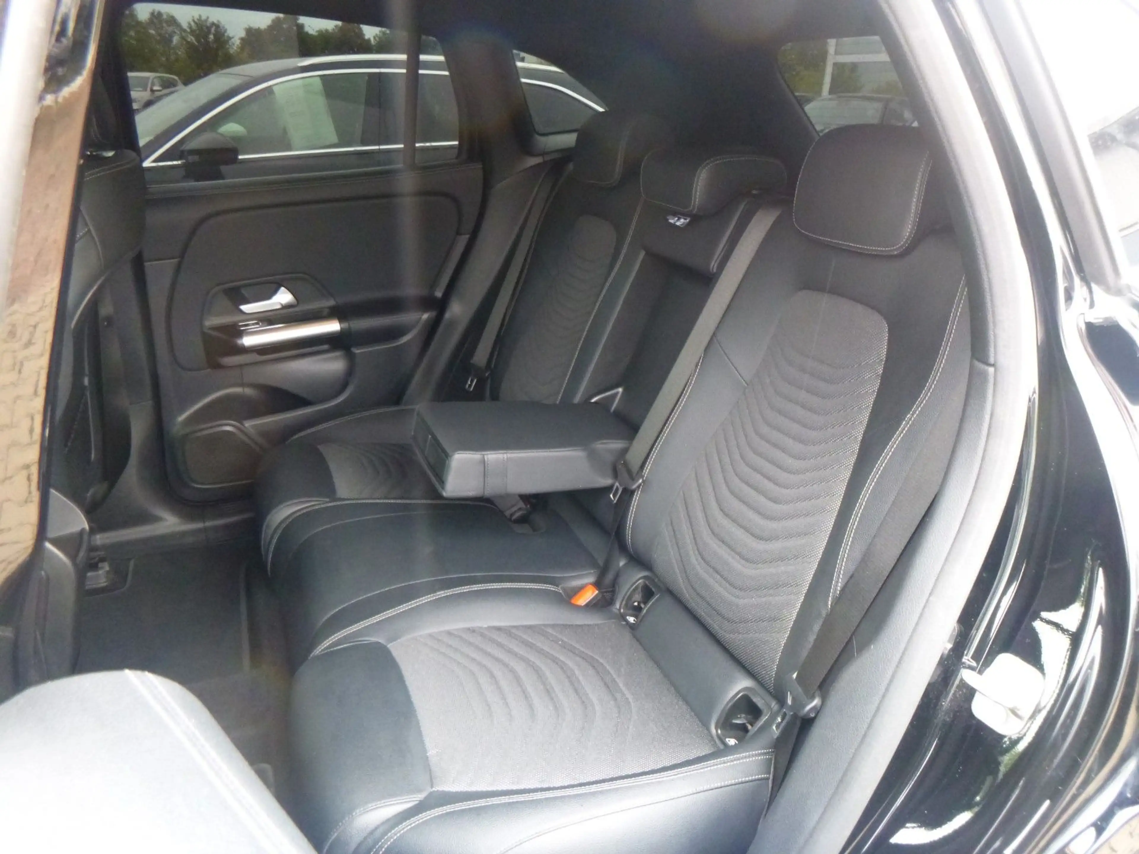 Mercedes-Benz EQA 250 Progressive 66,5 kWh/MBUX Navi/KAM/LED — photo 13
