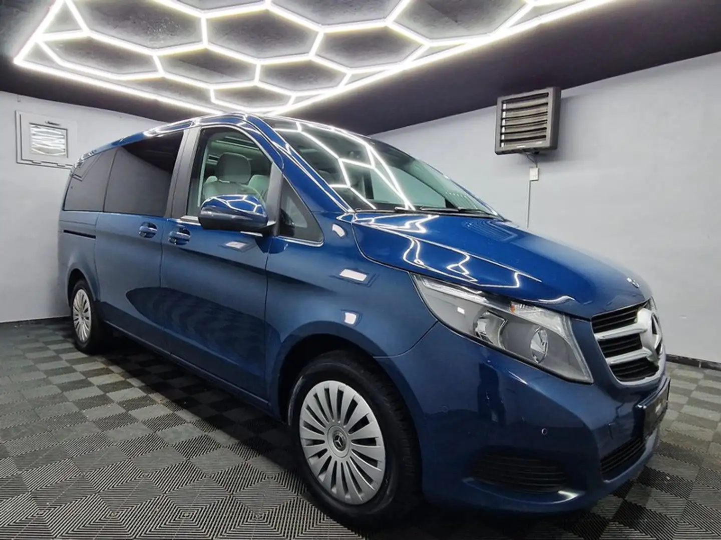 Mercedes-Benz V 250 d LANG PANORAMA|NAVI|LED|360*GRAD|ACC Modrá - 2
