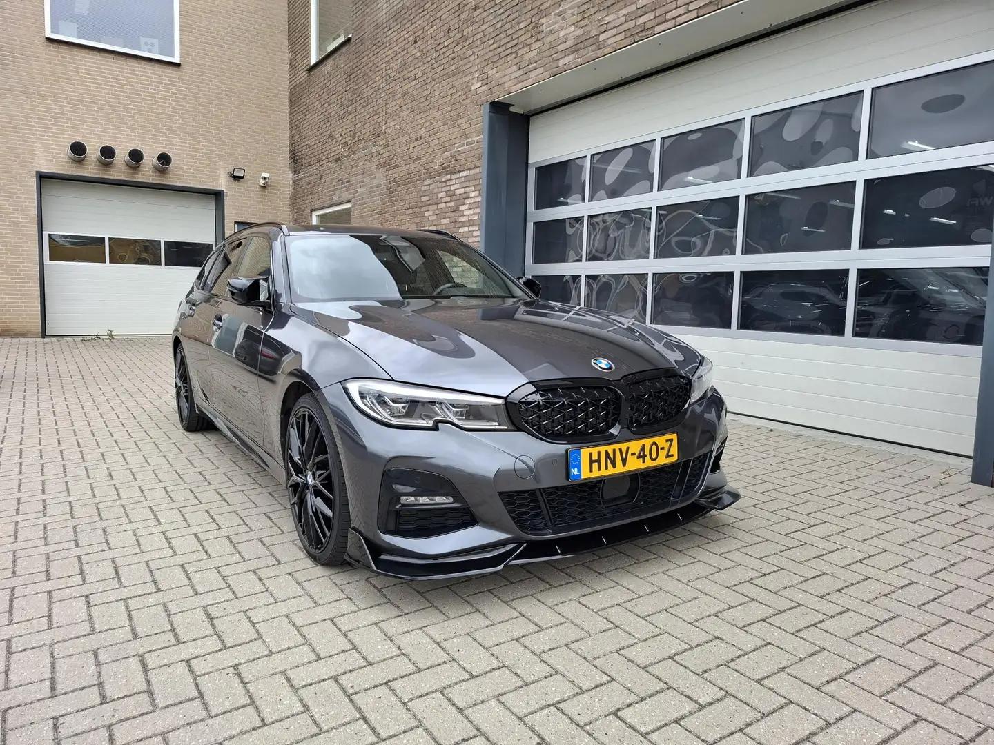 BMW 330 3-serie Touring 330e M-uitvoering Uniek/Zeer mooi! Grijs - 2