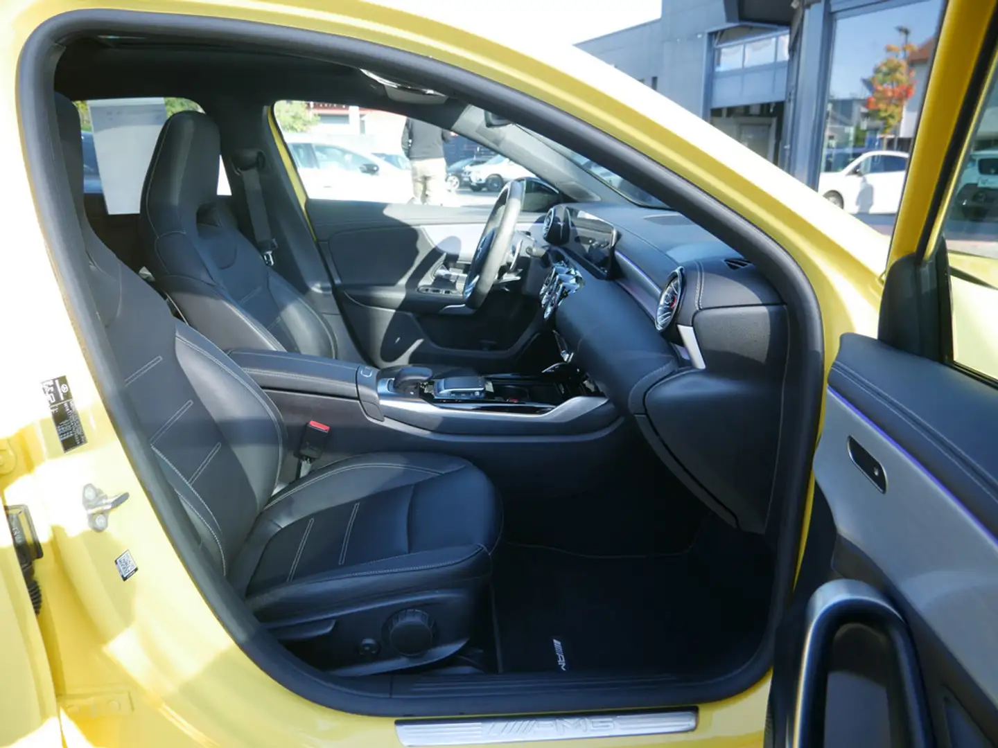Mercedes-Benz A 45 AMG S 4Matic PANO MULTIBEAM NIGHT MBUX Gelb - 2