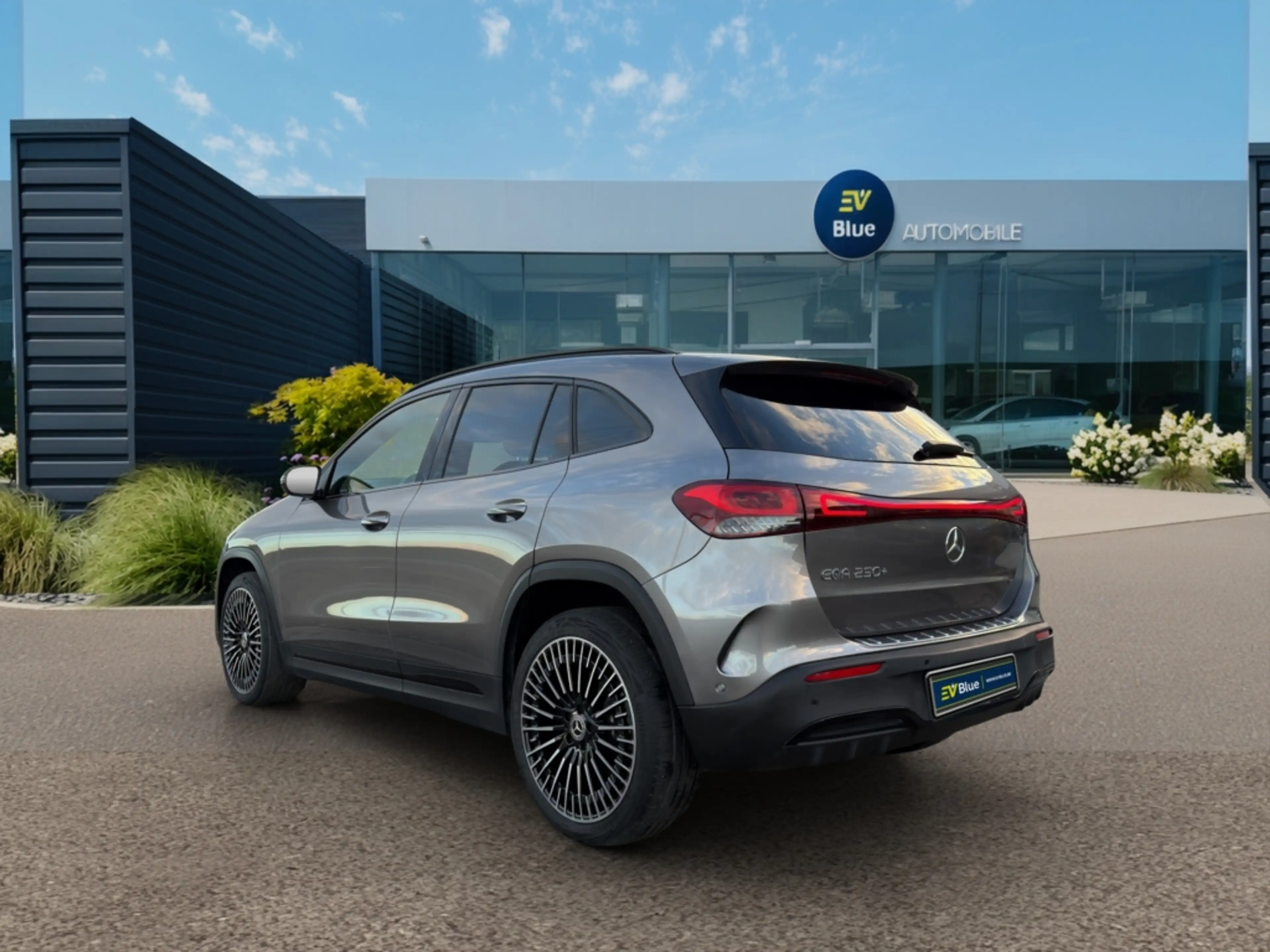 Mercedes-Benz EQA 250 AMG LINE 70.5 kWh EQA 250+ - SOH 95% — photo 4