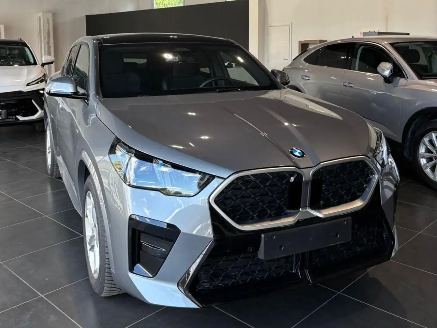 BMW X2 sdrive 18d MSport auto Grijs - 1