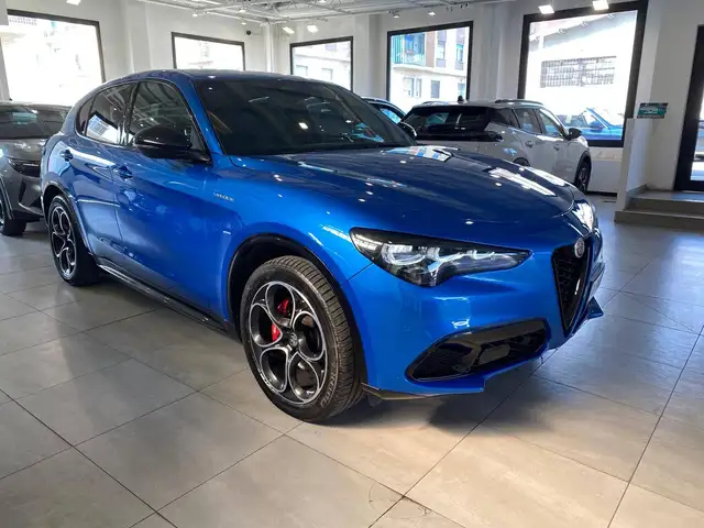 Alfa Romeo Stelvio view 3