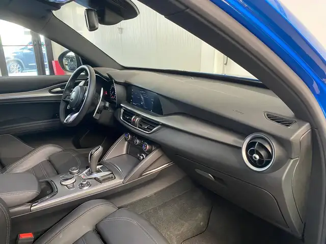 Alfa Romeo Stelvio view 12
