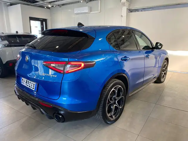 Alfa Romeo Stelvio view 4