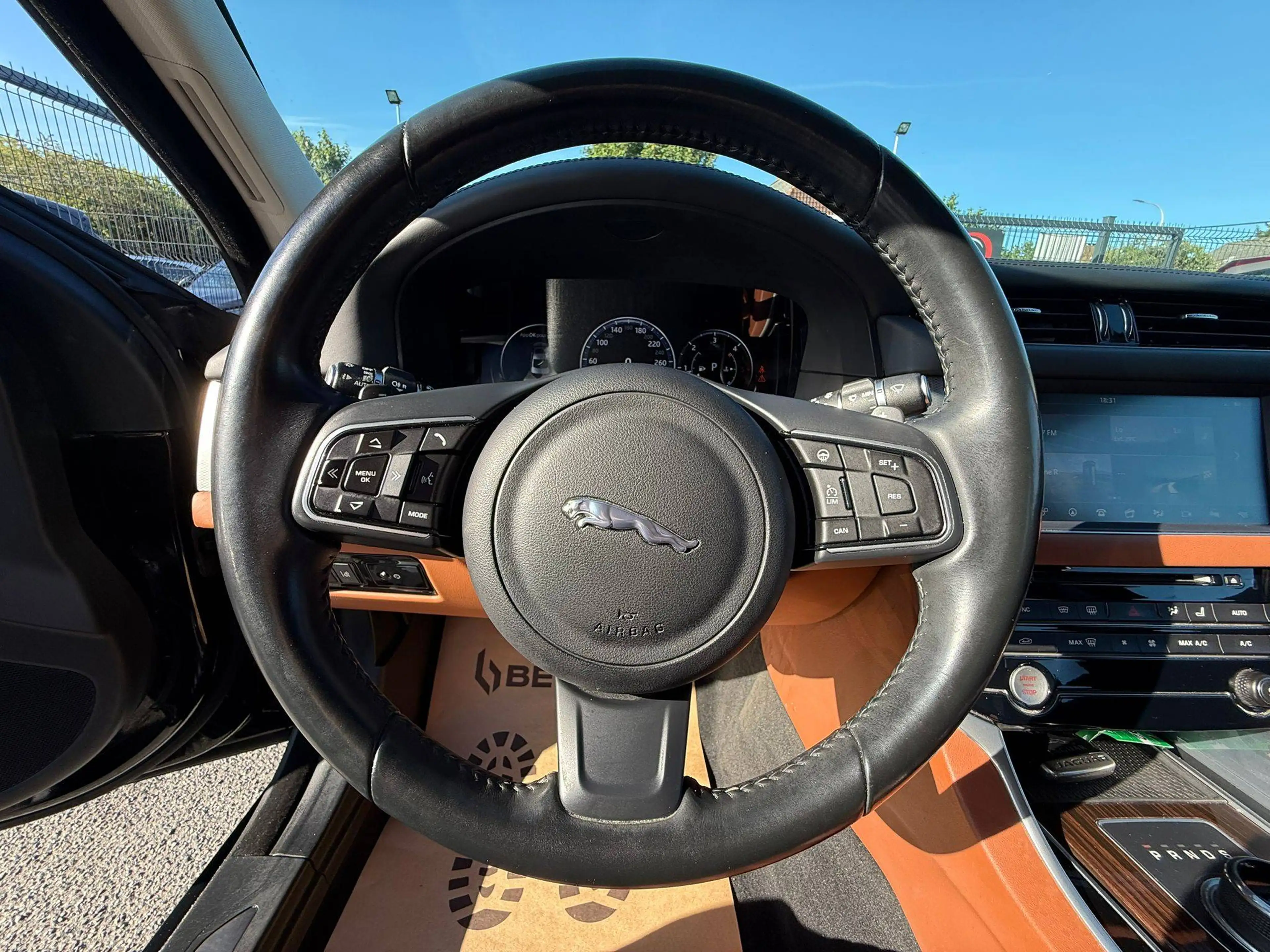 Jaguar XF 2.0 D AWD Prestige / CUIR / CAMERA / VIRTUAL COCKPIT — photo 14