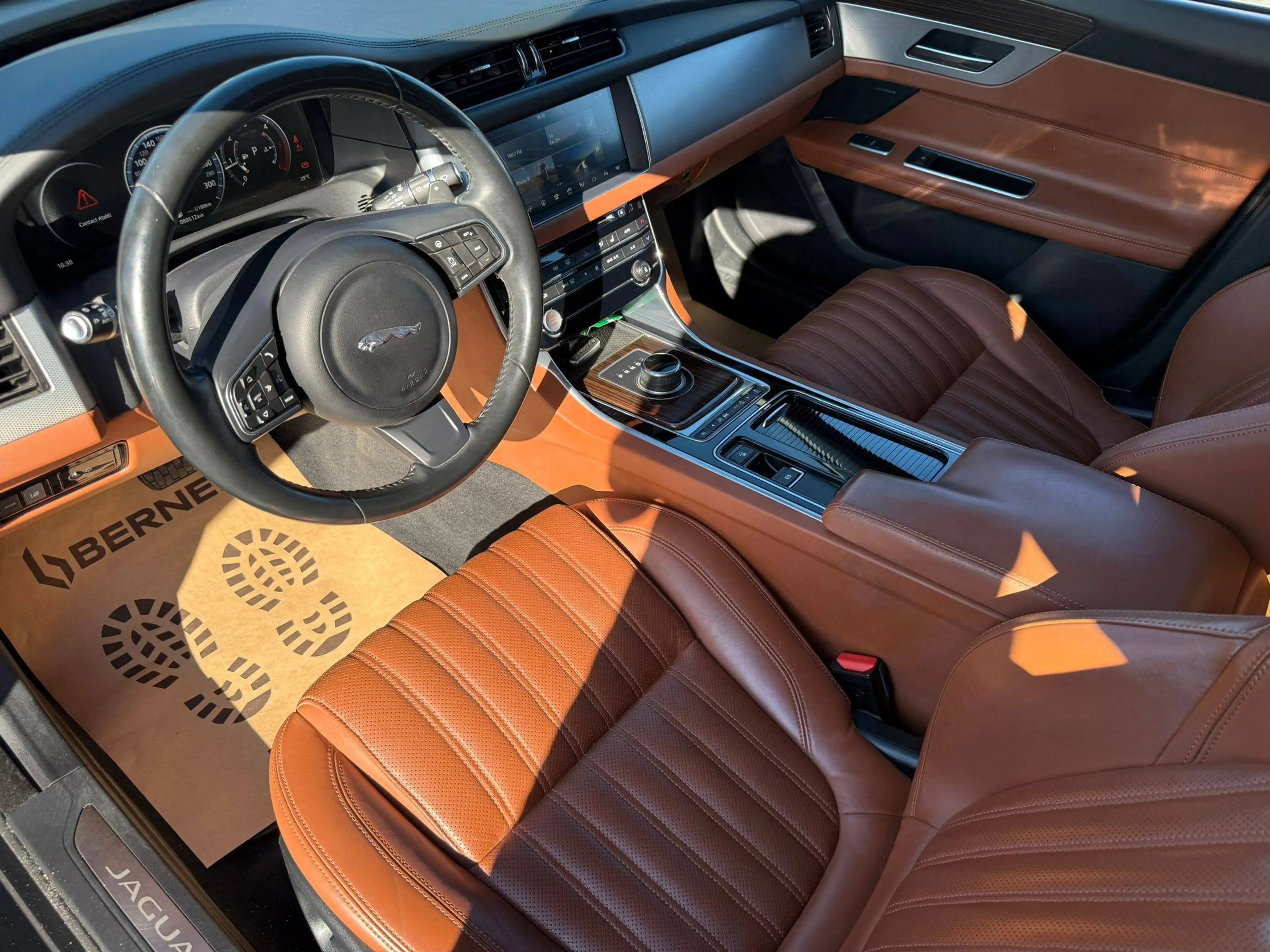 Jaguar XF 2.0 D AWD Prestige / CUIR / CAMERA / VIRTUAL COCKPIT — photo 10